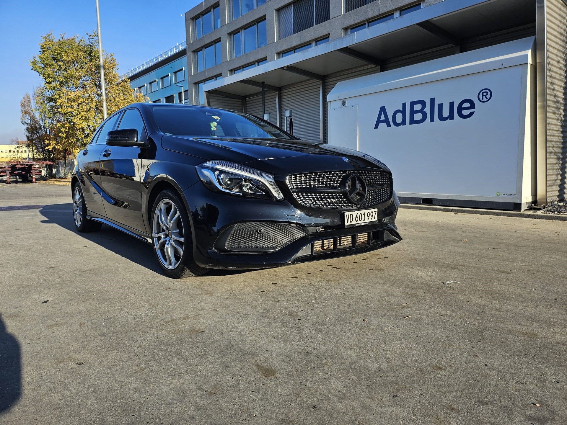 MERCEDES-BENZ A 220 AMG Line 4Matic 7G-DCT-image-1
