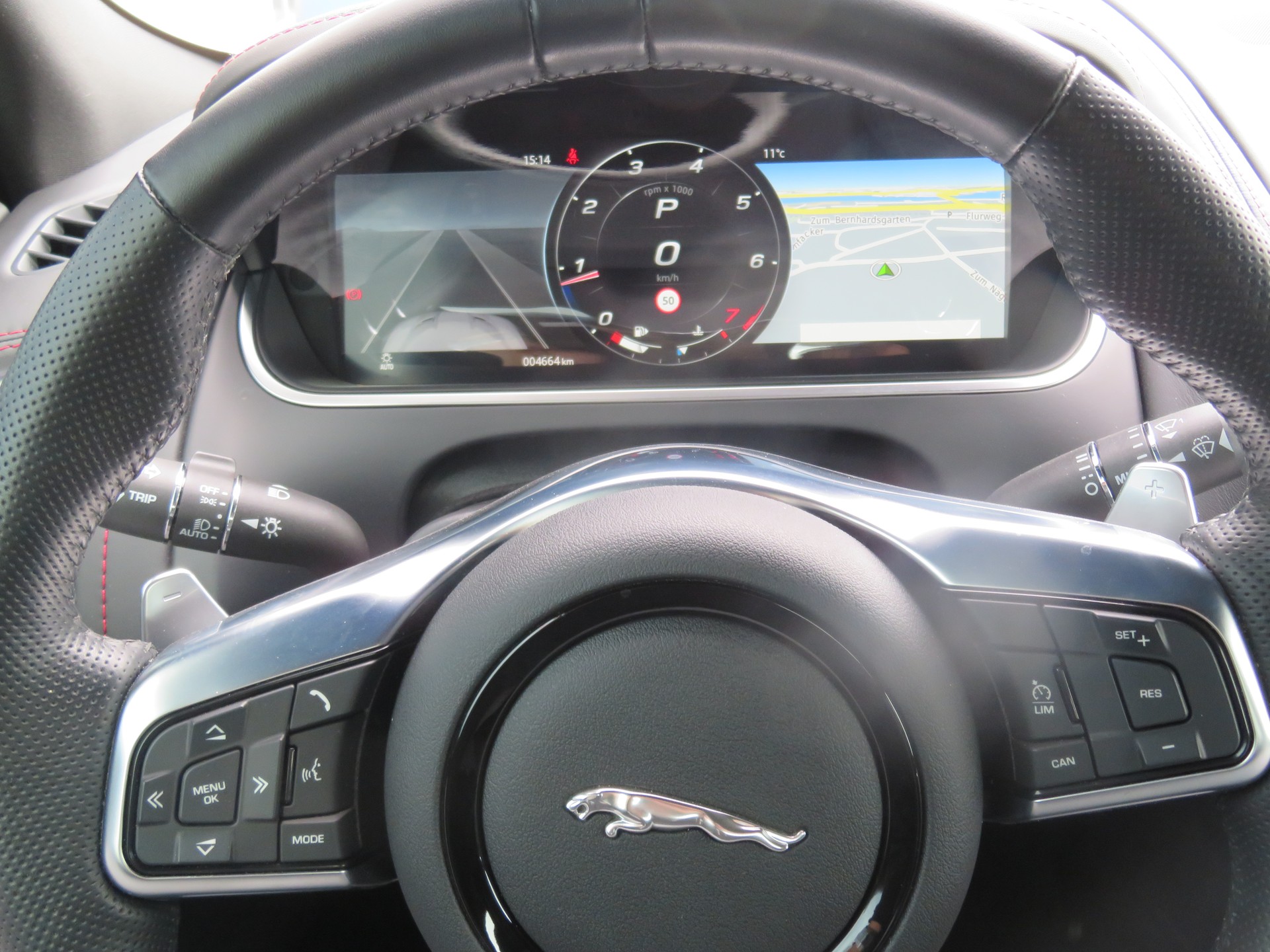 JAGUAR F-Type Convertible 5.0 V8 R75 AWD Automatik-image-8