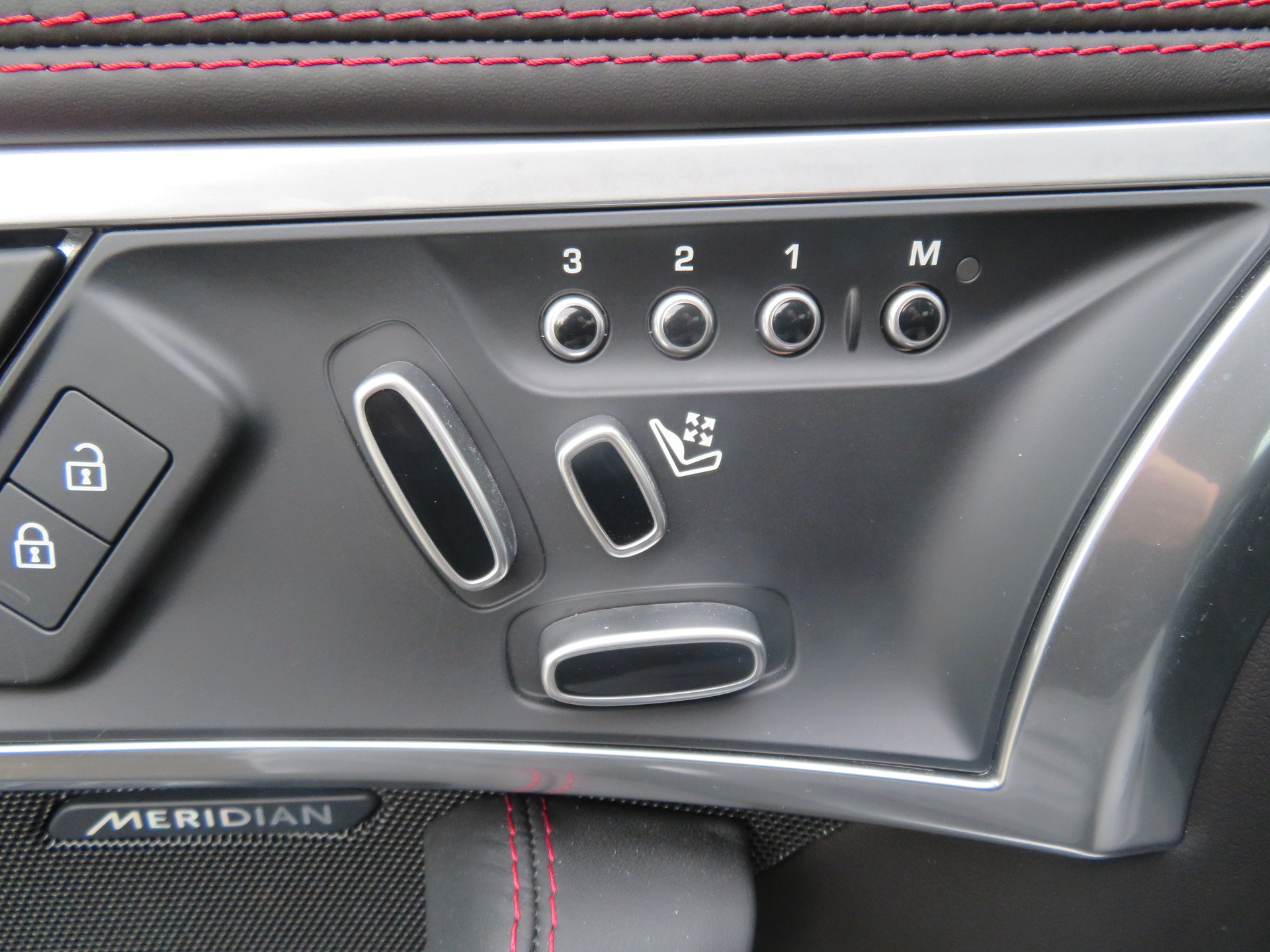 JAGUAR F-Type Convertible 5.0 V8 R75 AWD Automatik-image-6