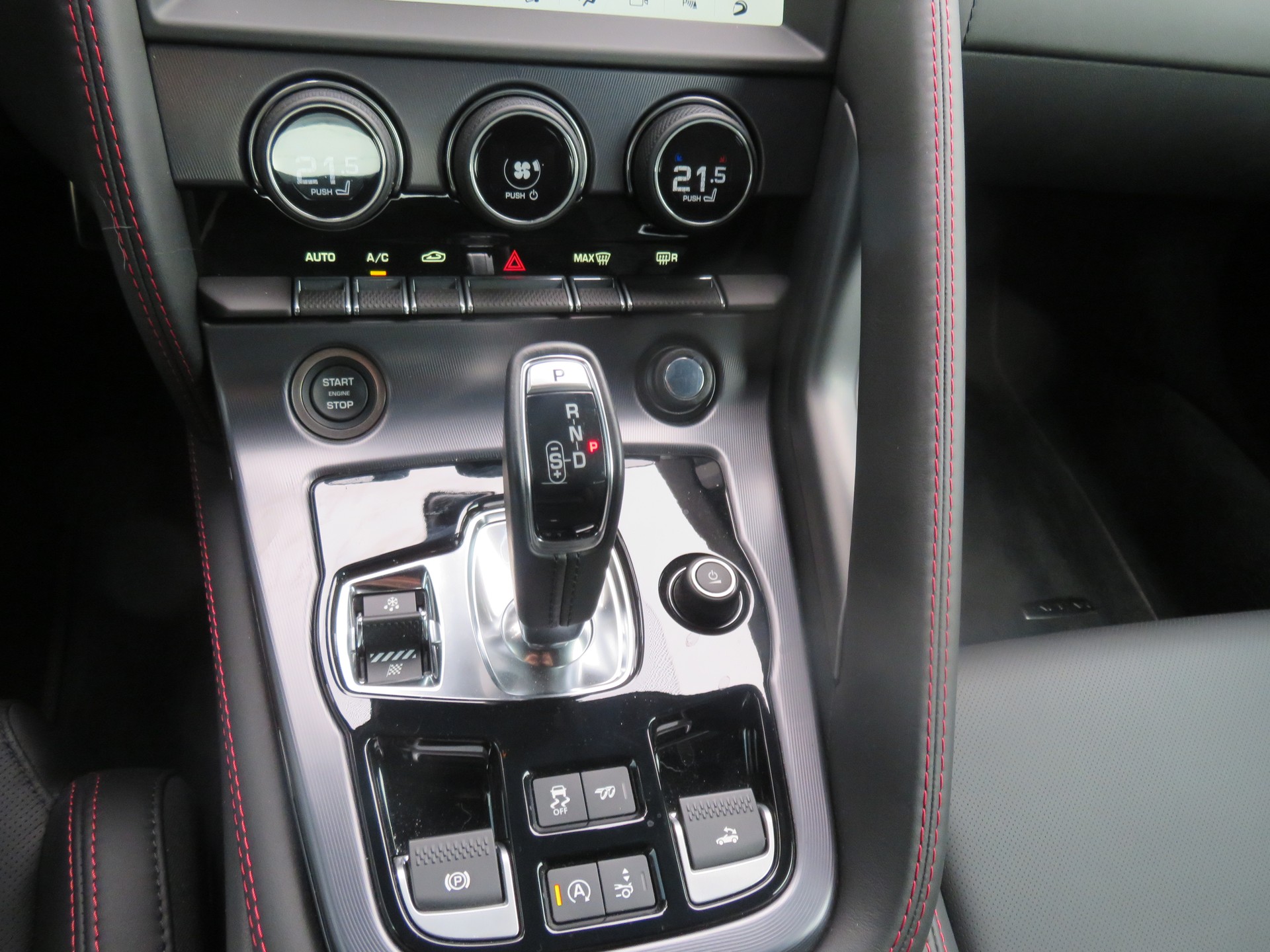 JAGUAR F-Type Convertible 5.0 V8 R75 AWD Automatik-image-11