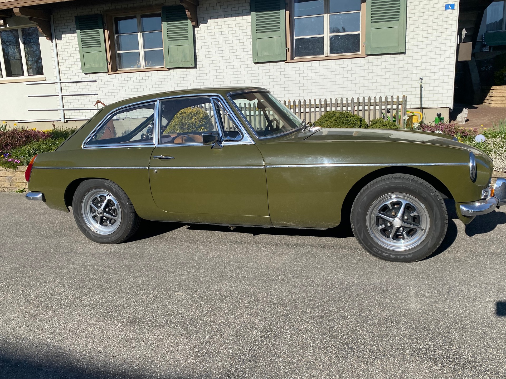 MG GT-image-2