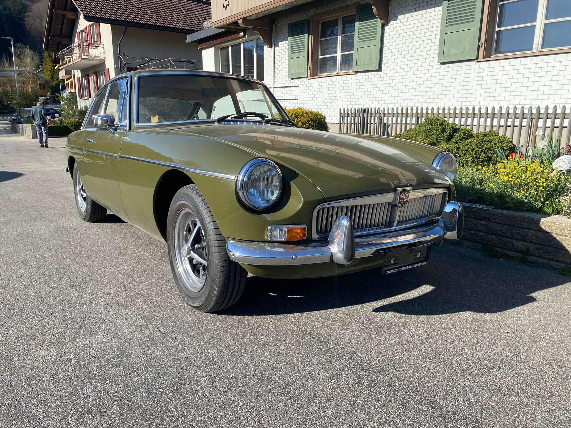 MG GT-image-0