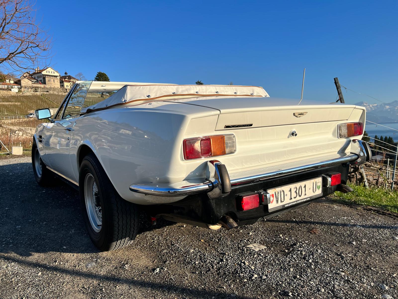 ASTON MARTIN V8 Volante-image-9