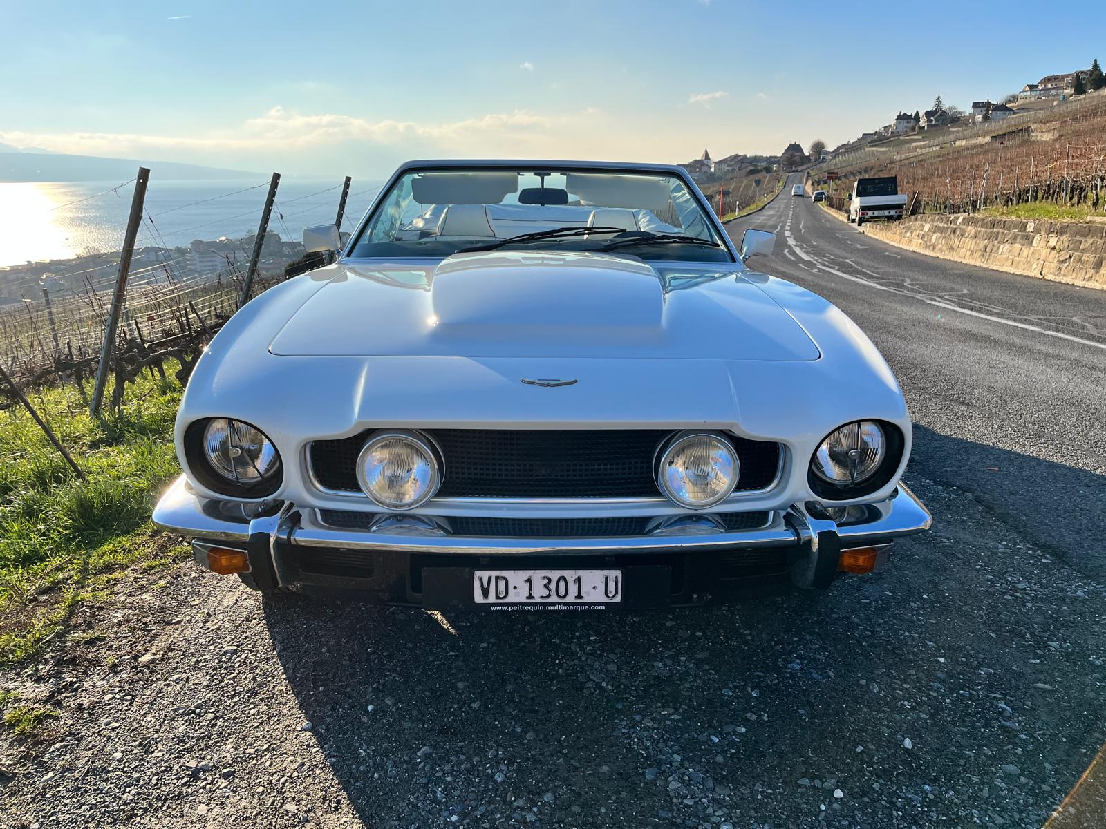 ASTON MARTIN V8 Volante-image-5