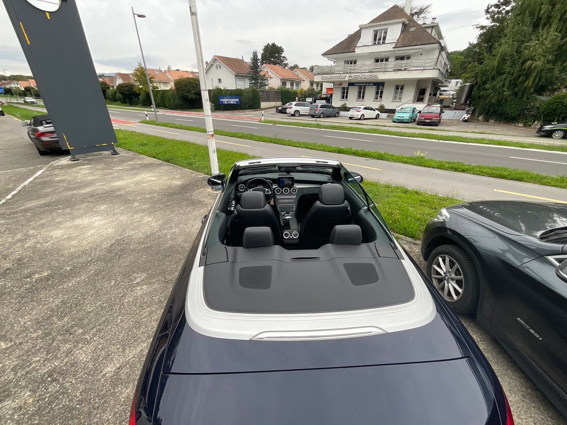 MERCEDES-BENZ C 200 Cabriolet AMG Line 4Matic 9G-Tronic-image-8