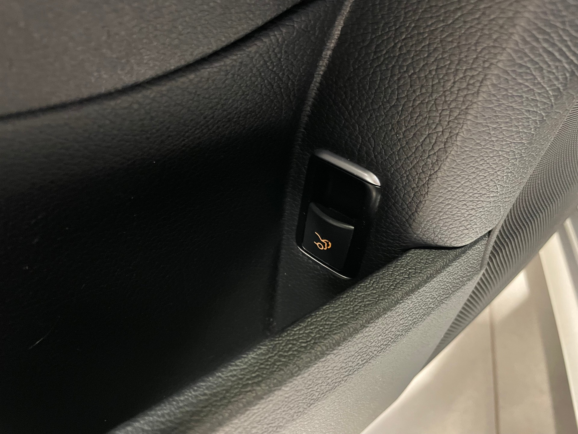 MERCEDES-BENZ E 200 BlueTEC Avantgarde 7G-Tronic (10)-image-18