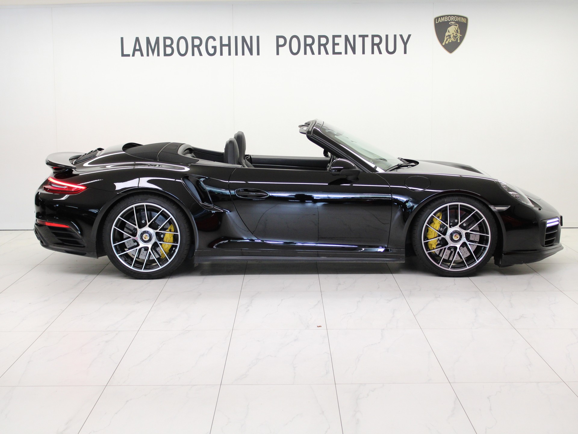 PORSCHE 911 Turbo S Cabrio PDK-image-1