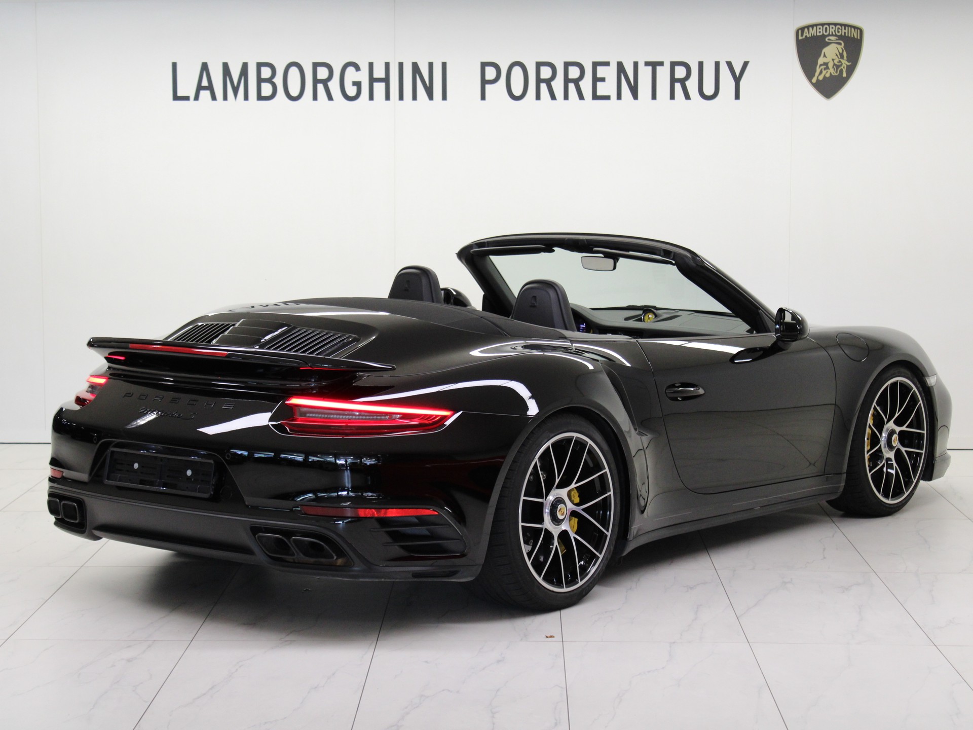 PORSCHE 911 Turbo S Cabrio PDK-image-2