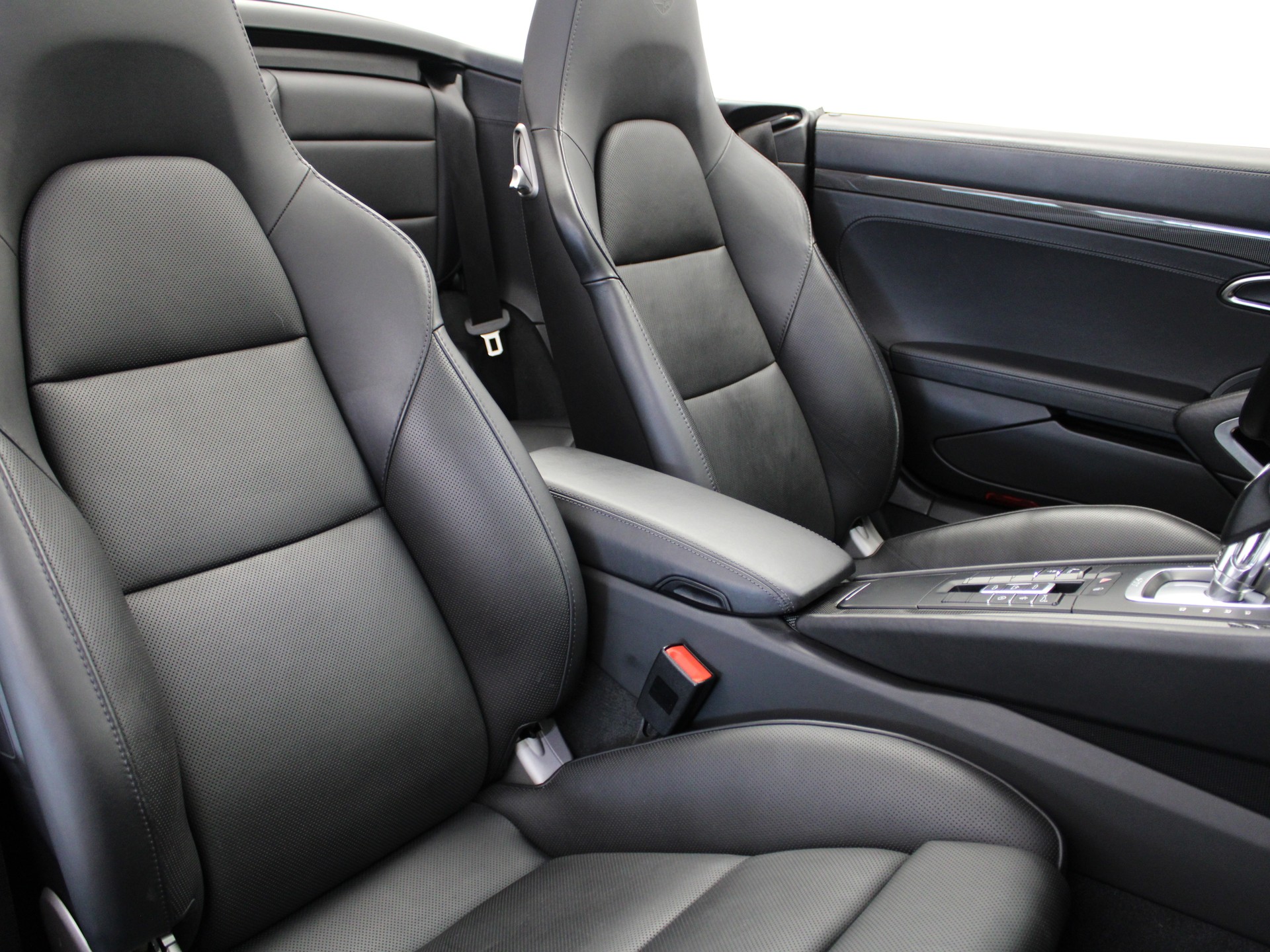 PORSCHE 911 Turbo S Cabrio PDK-image-5