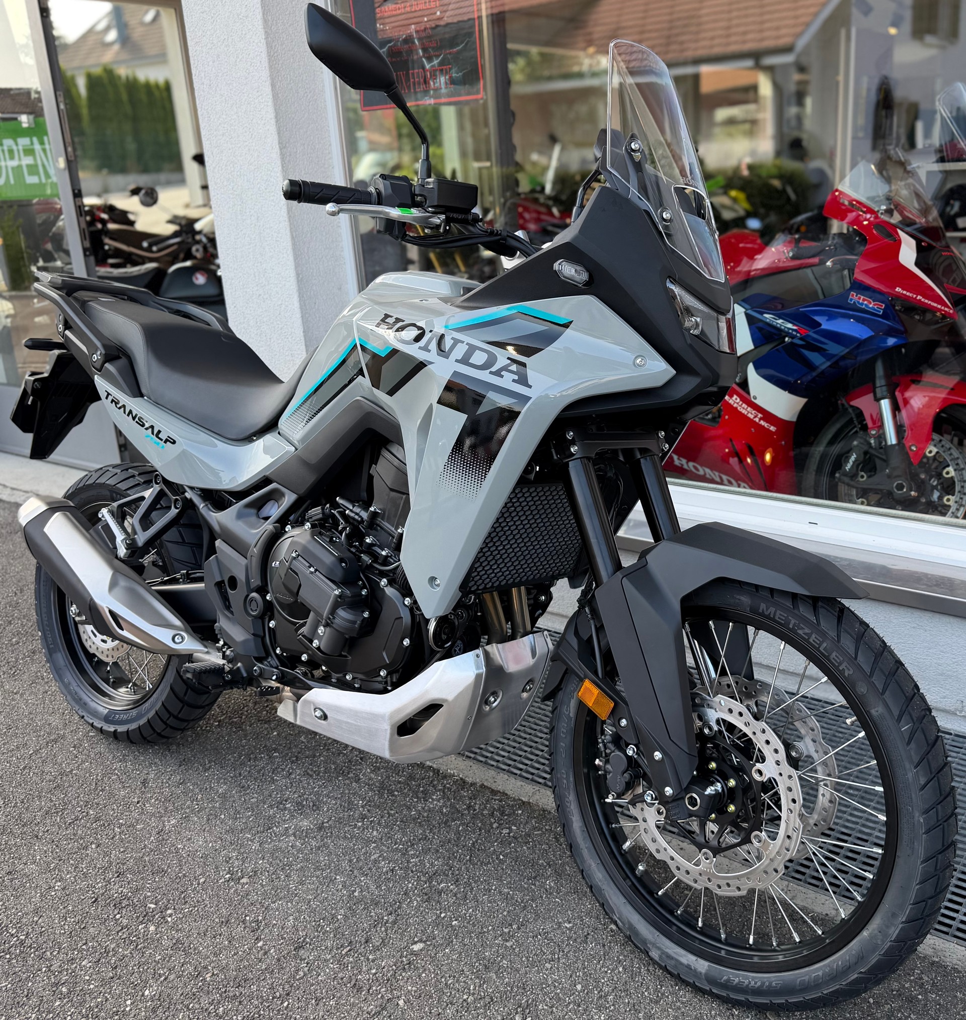 HONDA XL 750 Transalp E-Clutch 2026-showroom-element-2
