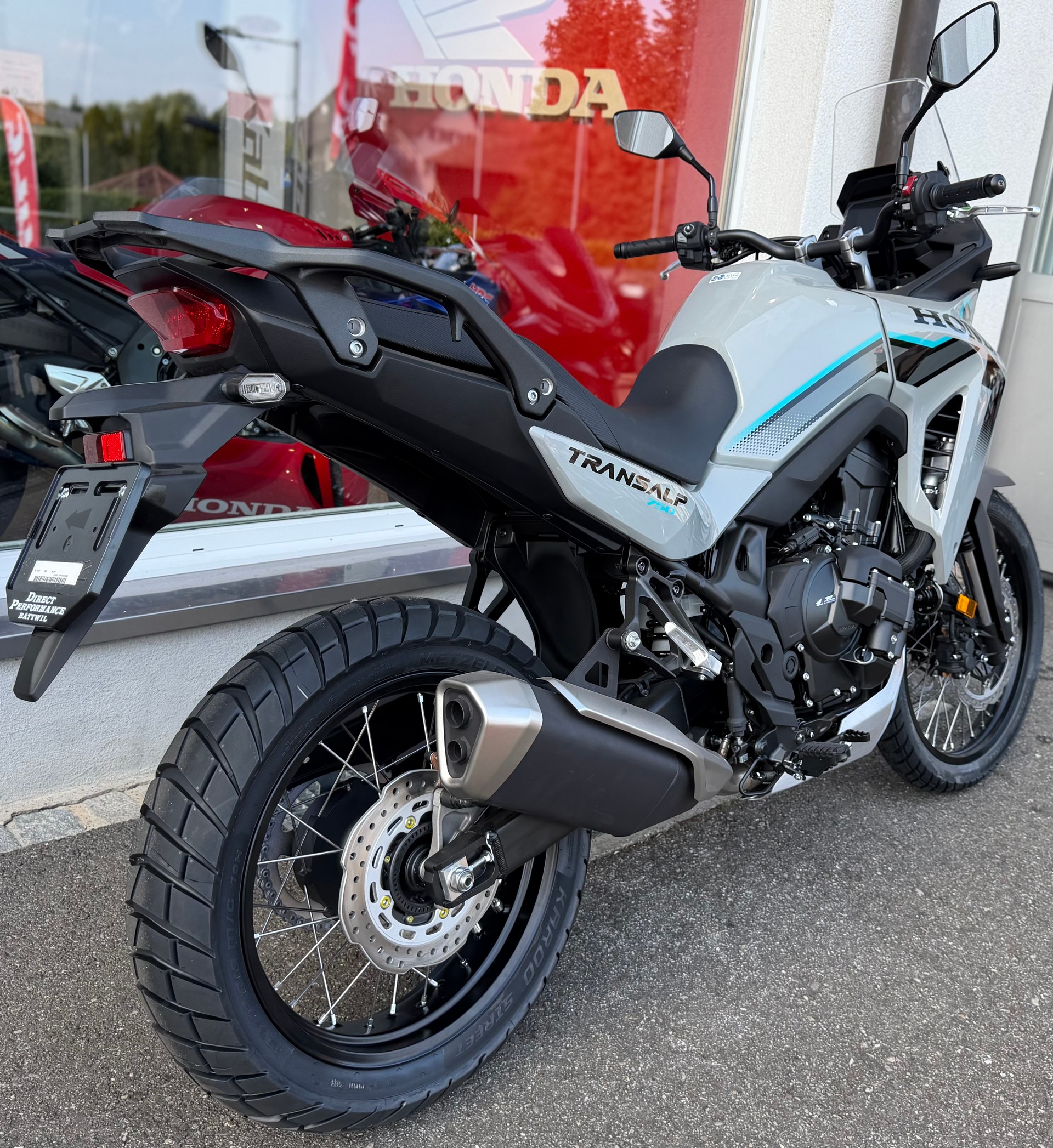 HONDA XL 750 Transalp E-Clutch 2026-showroom-element-3