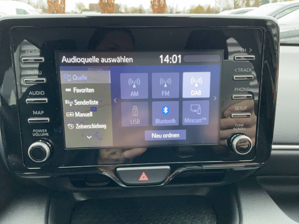 TOYOTA Yaris 1.5 VVT-i HSD Comfort-image-14