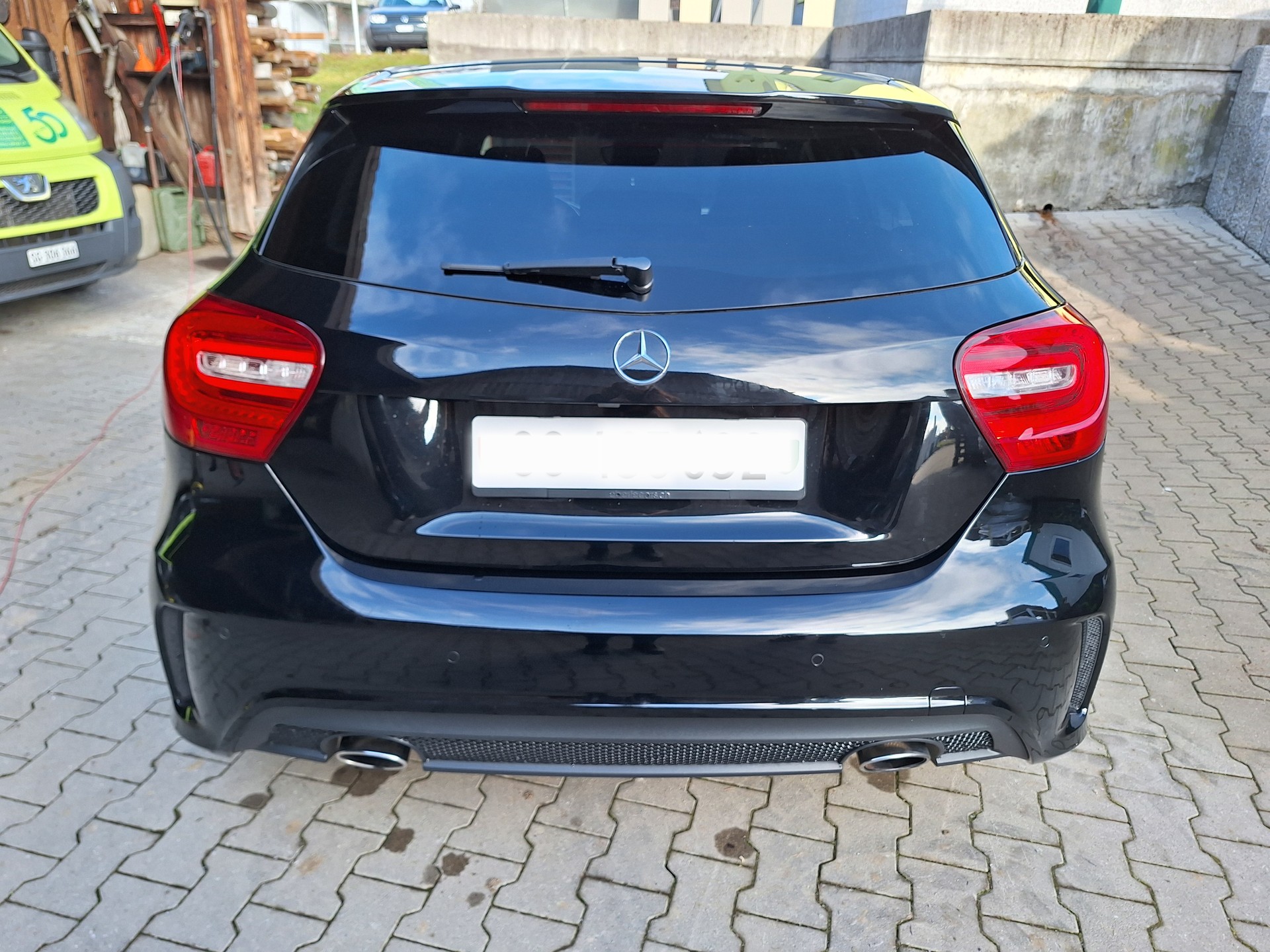 MERCEDES-BENZ A 200 AMG Line-image-1