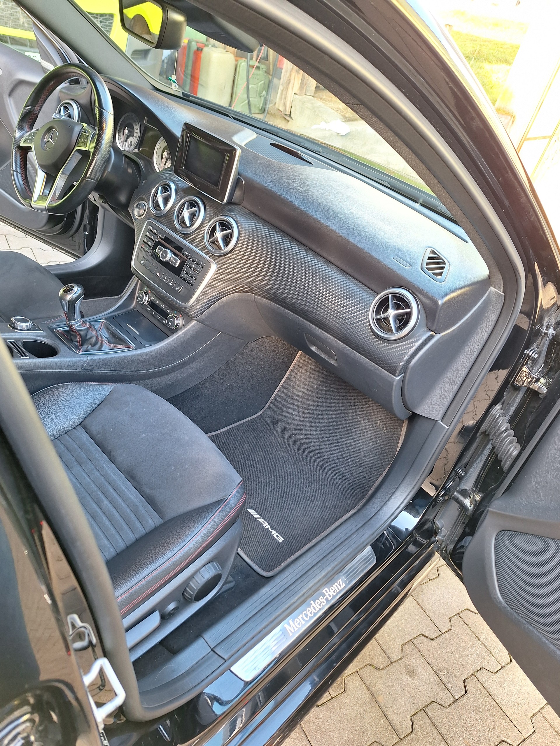 MERCEDES-BENZ A 200 AMG Line-image-5