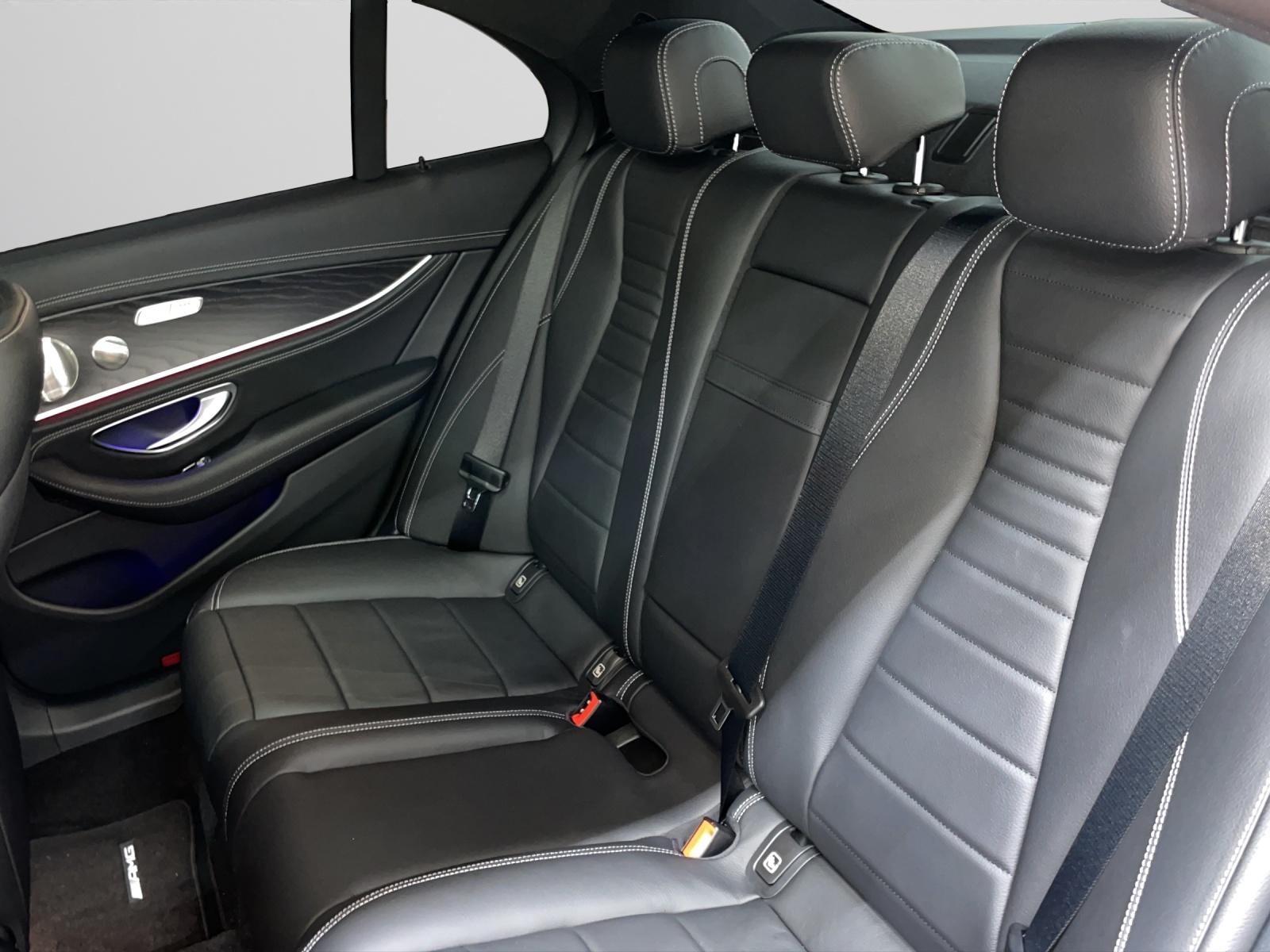 MERCEDES-BENZ E 220 d 4MATIC Swiss Star Limousine AMG Line-image-7