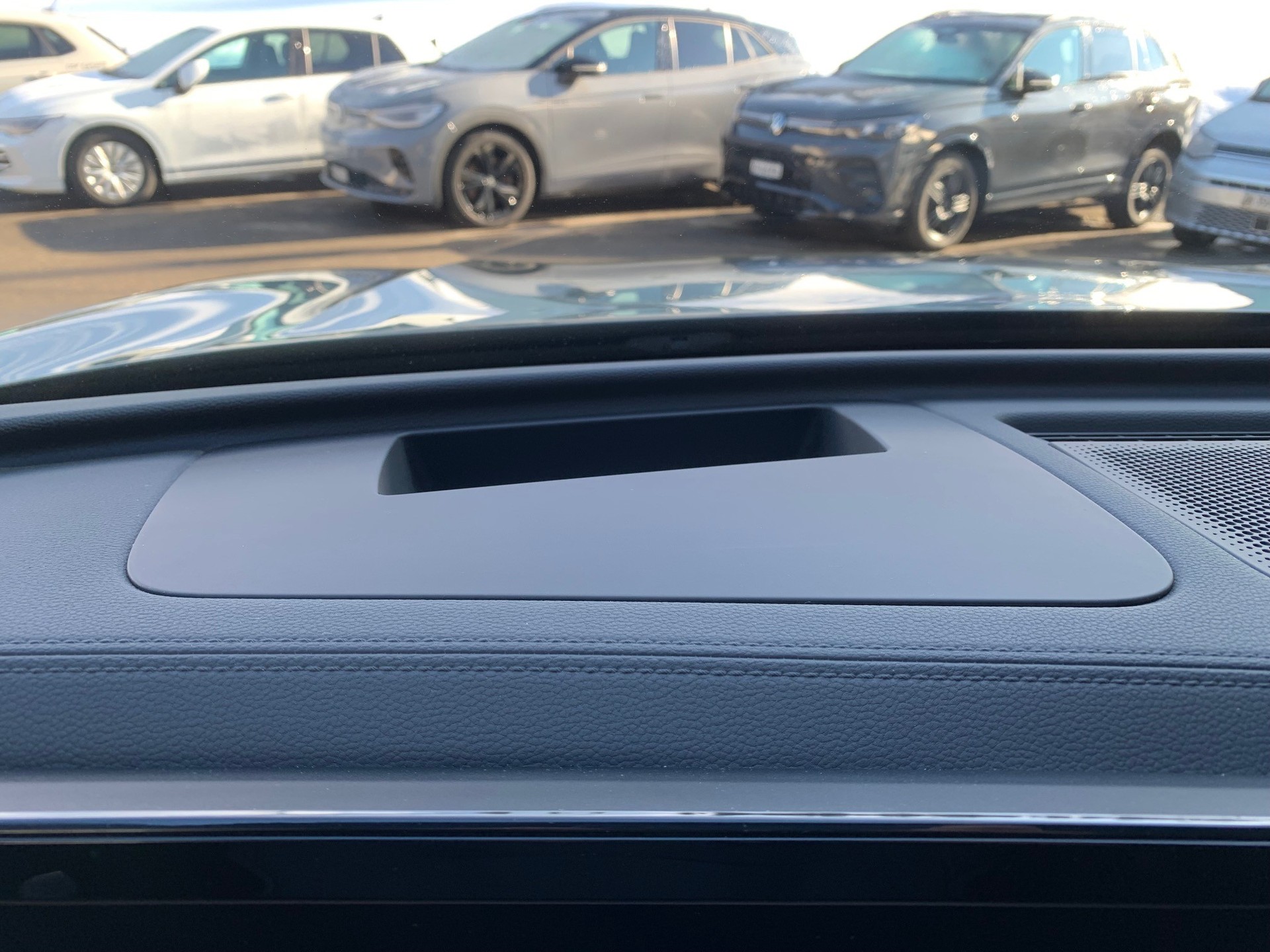 VW Tiguan 2.0 TDI SCR R-Line 4Motion DSG-image-11