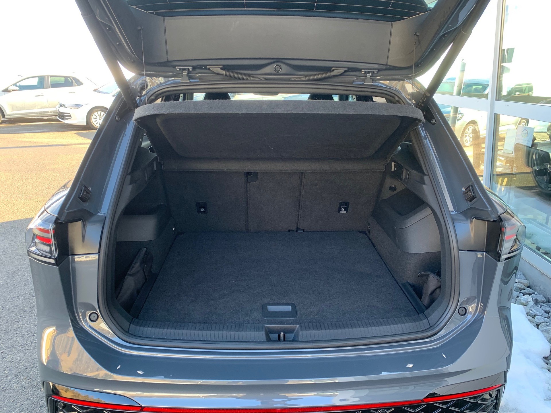 VW Tiguan 2.0 TDI SCR R-Line 4Motion DSG-image-16