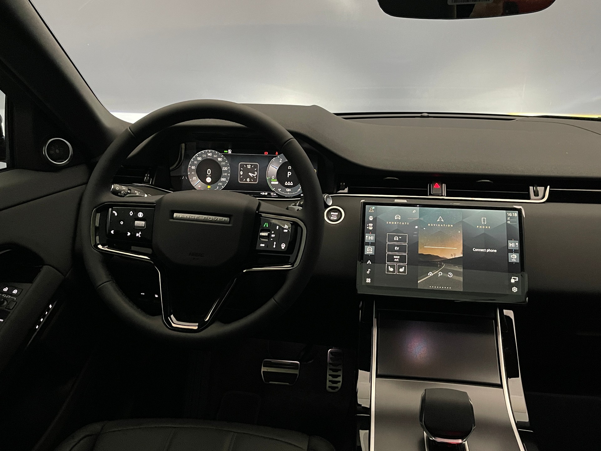 LAND ROVER Range Rover Evoque 1.5 T 270e Dynamic SE-image-6