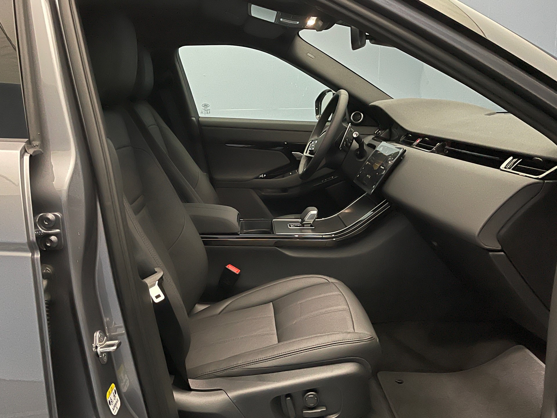 LAND ROVER Range Rover Evoque 1.5 T 270e Dynamic SE-image-8