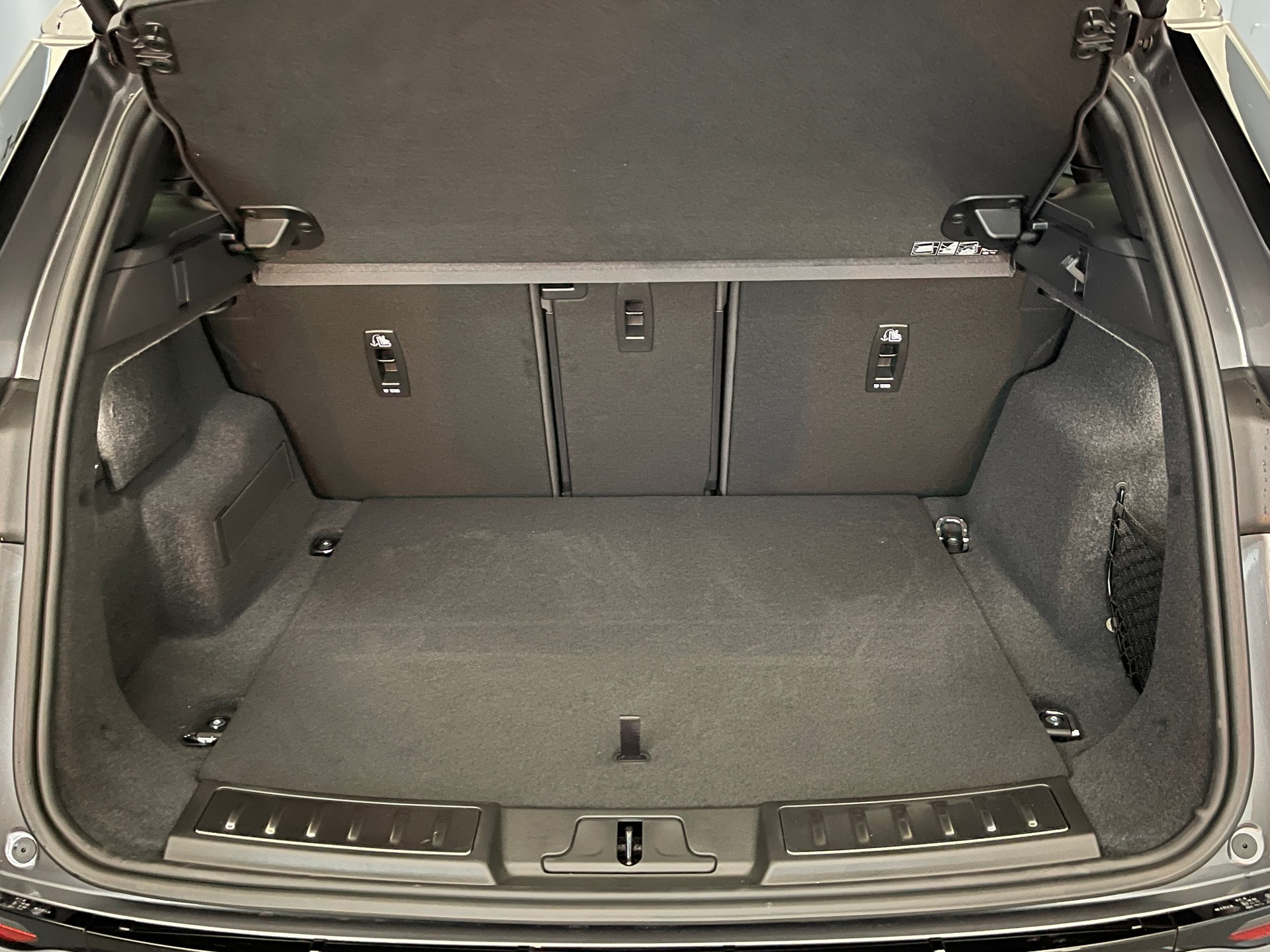 LAND ROVER Range Rover Evoque 1.5 T 270e Dynamic SE-image-11