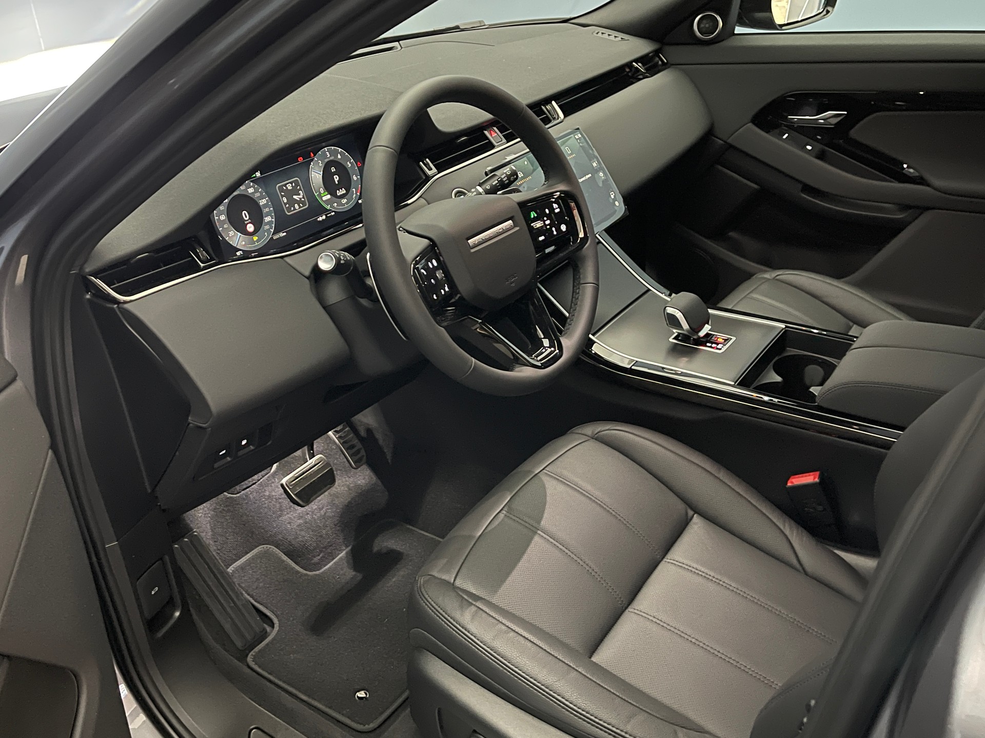 LAND ROVER Range Rover Evoque 1.5 T 270e Dynamic SE-image-5