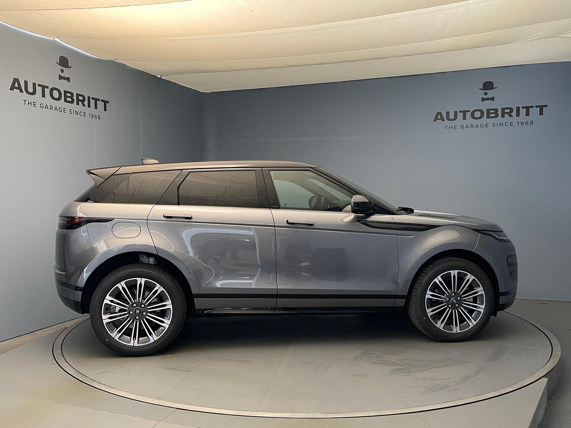 LAND ROVER Range Rover Evoque 1.5 T 270e Dynamic SE-image-2