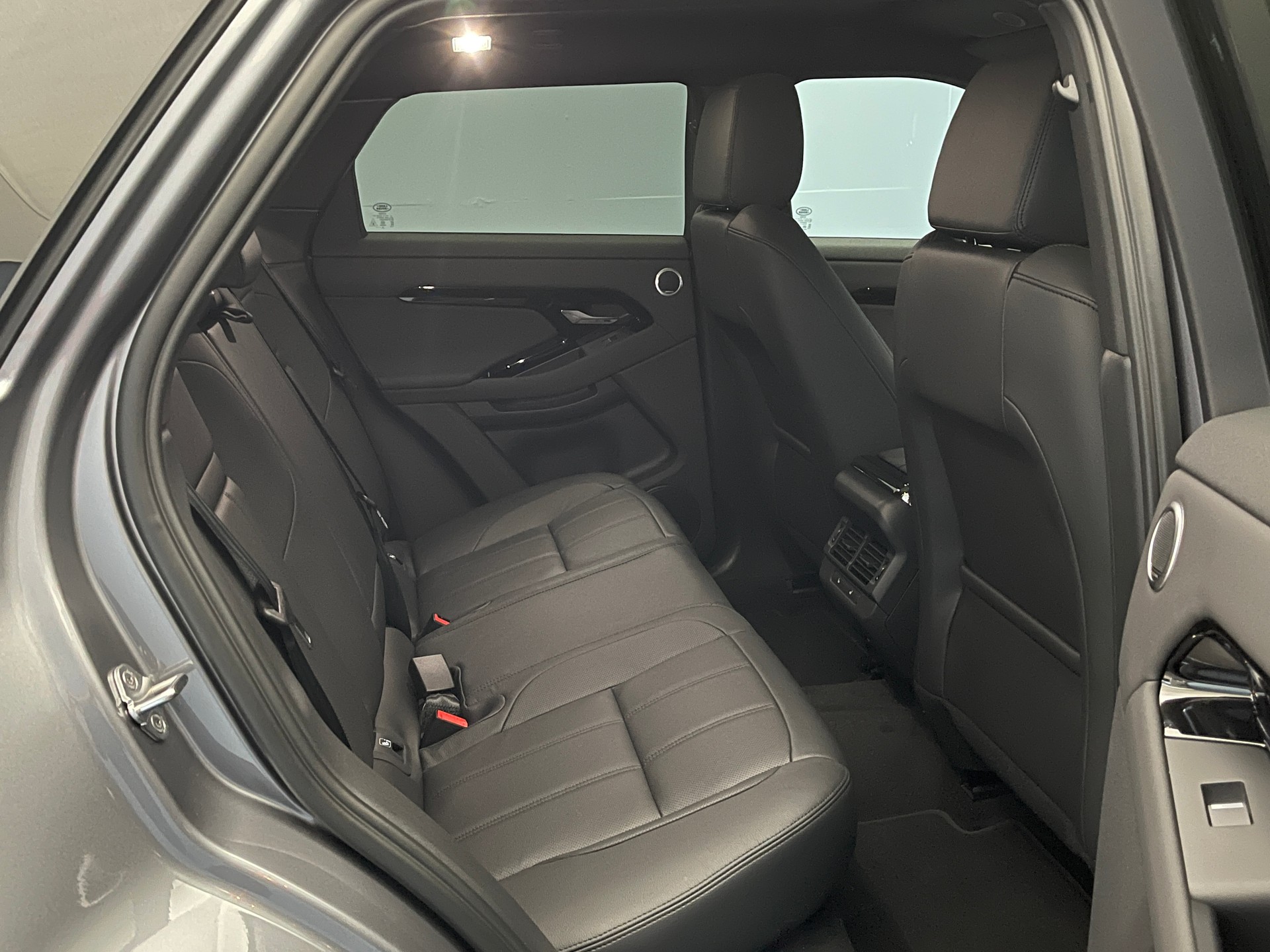 LAND ROVER Range Rover Evoque 1.5 T 270e Dynamic SE-image-9
