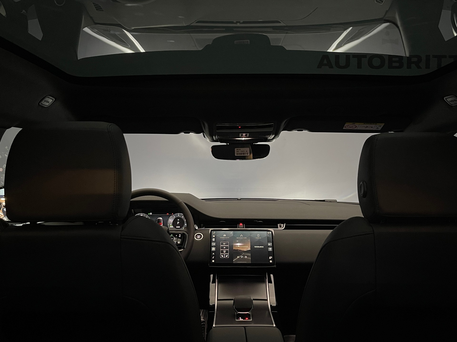 LAND ROVER Range Rover Evoque 1.5 T 270e Dynamic SE-image-7