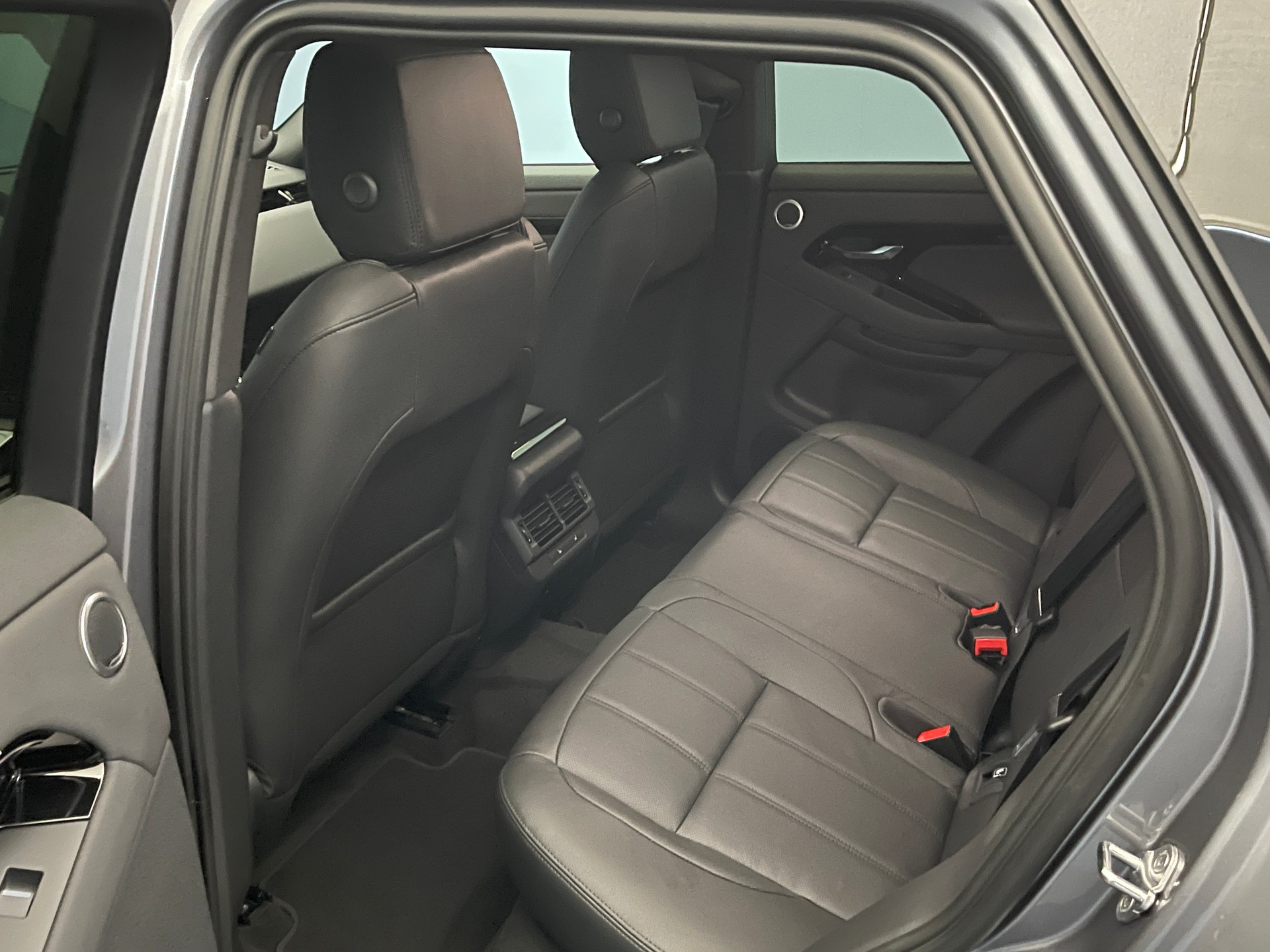 LAND ROVER Range Rover Evoque 1.5 T 270e Dynamic SE-image-10