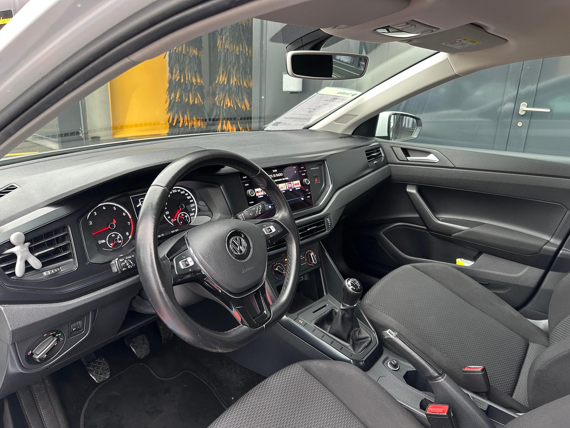 VW Polo 1.0 BMT Trendline-image-8