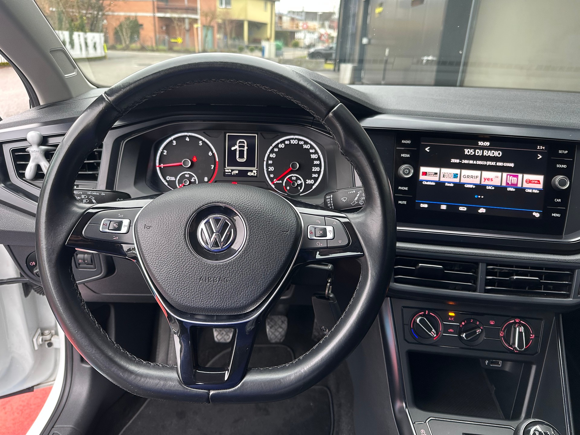 VW Polo 1.0 BMT Trendline-image-13