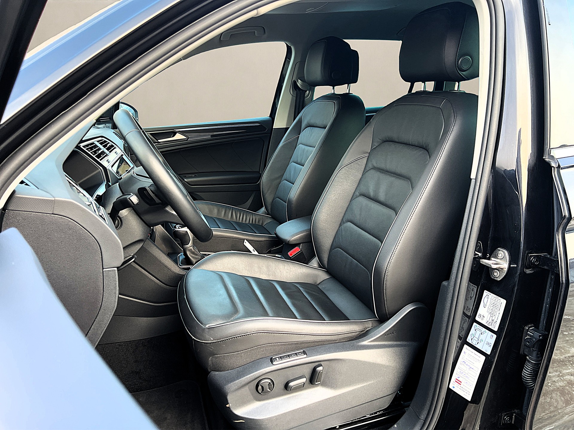 VW Tiguan 2.0 TDI SCR *Vollleder * Elegance * 4Motion DSG-image-8