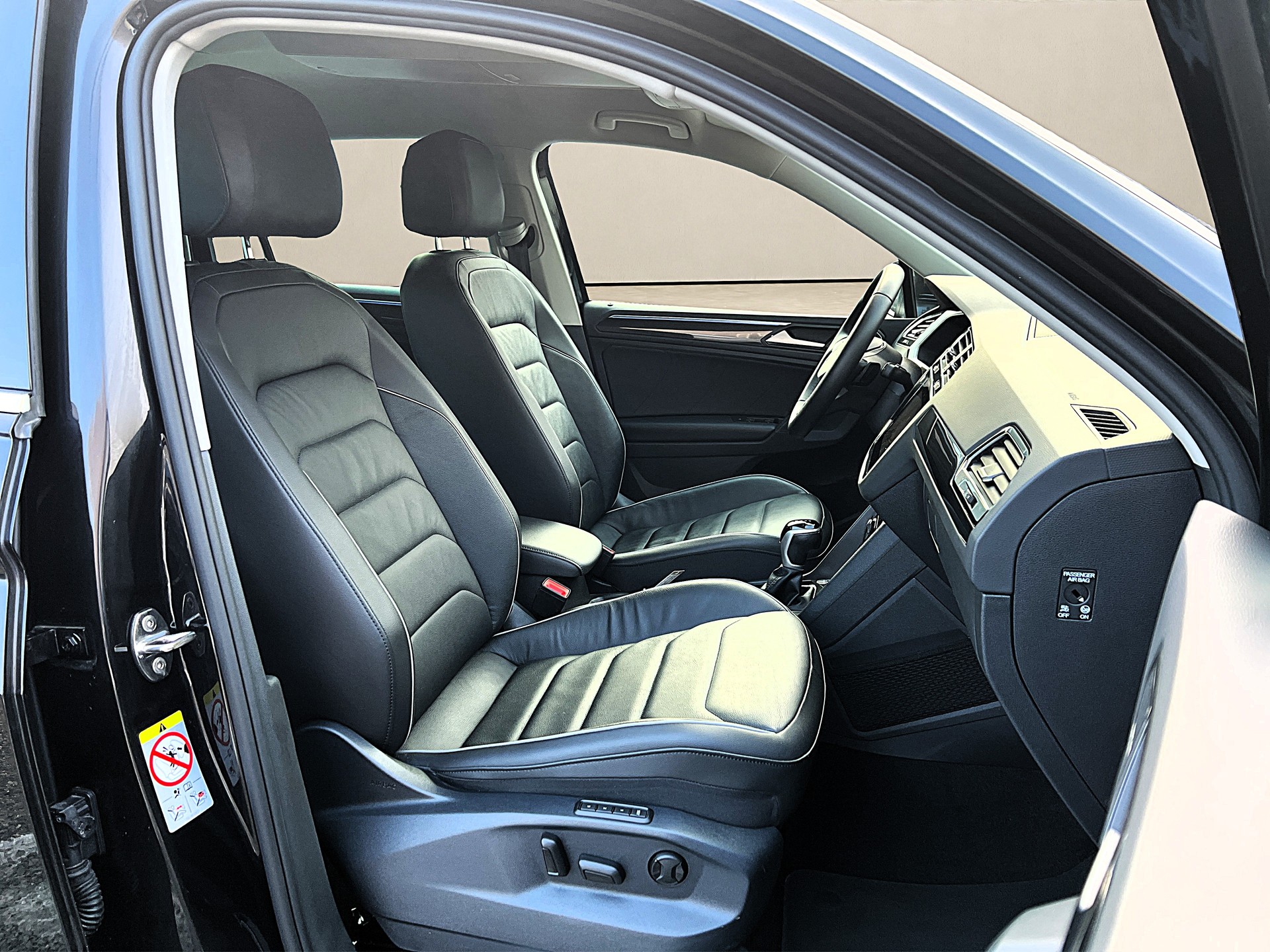 VW Tiguan 2.0 TDI SCR *Vollleder * Elegance * 4Motion DSG-image-9