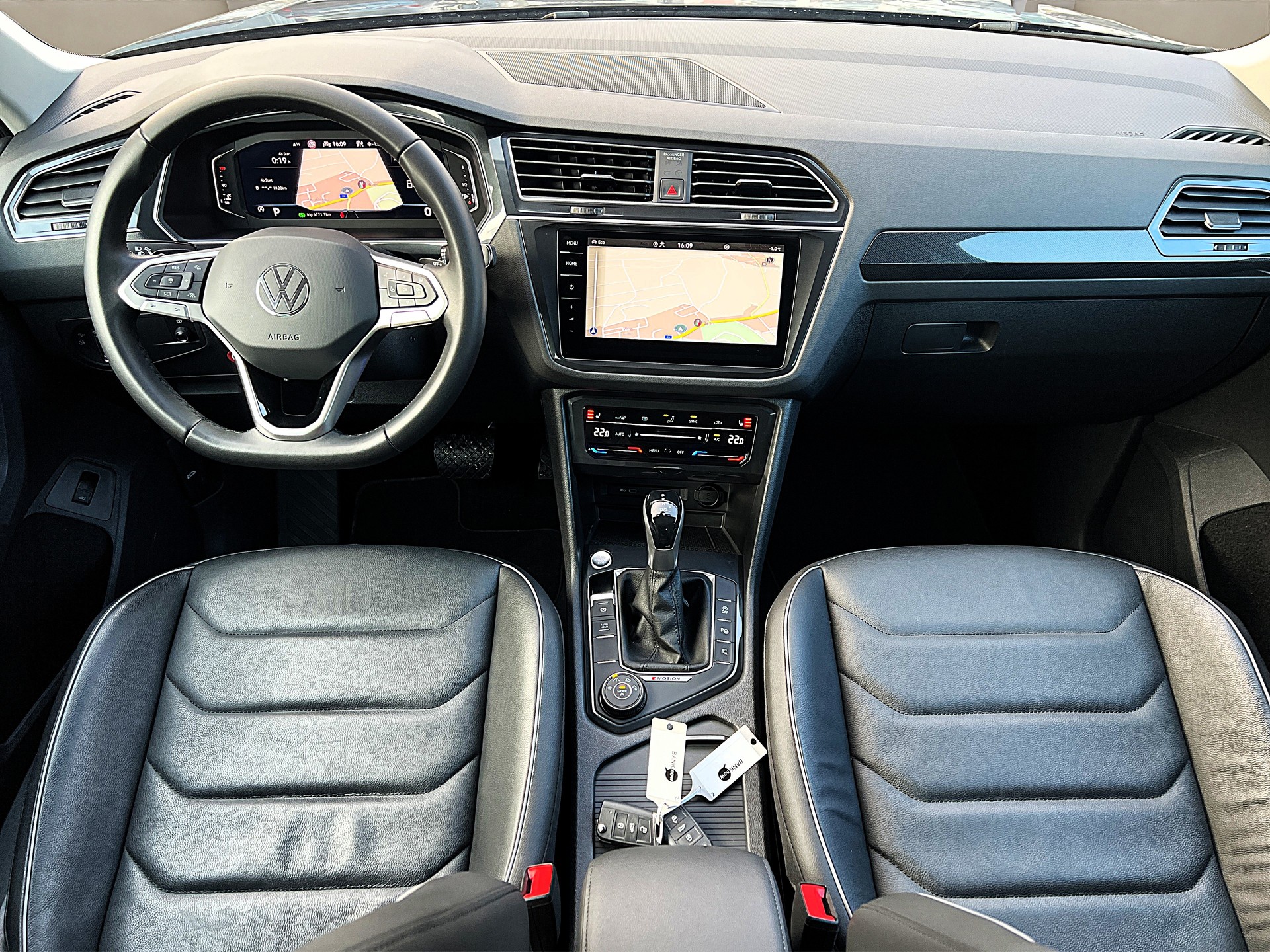 VW Tiguan 2.0 TDI SCR *Vollleder * Elegance * 4Motion DSG-image-7