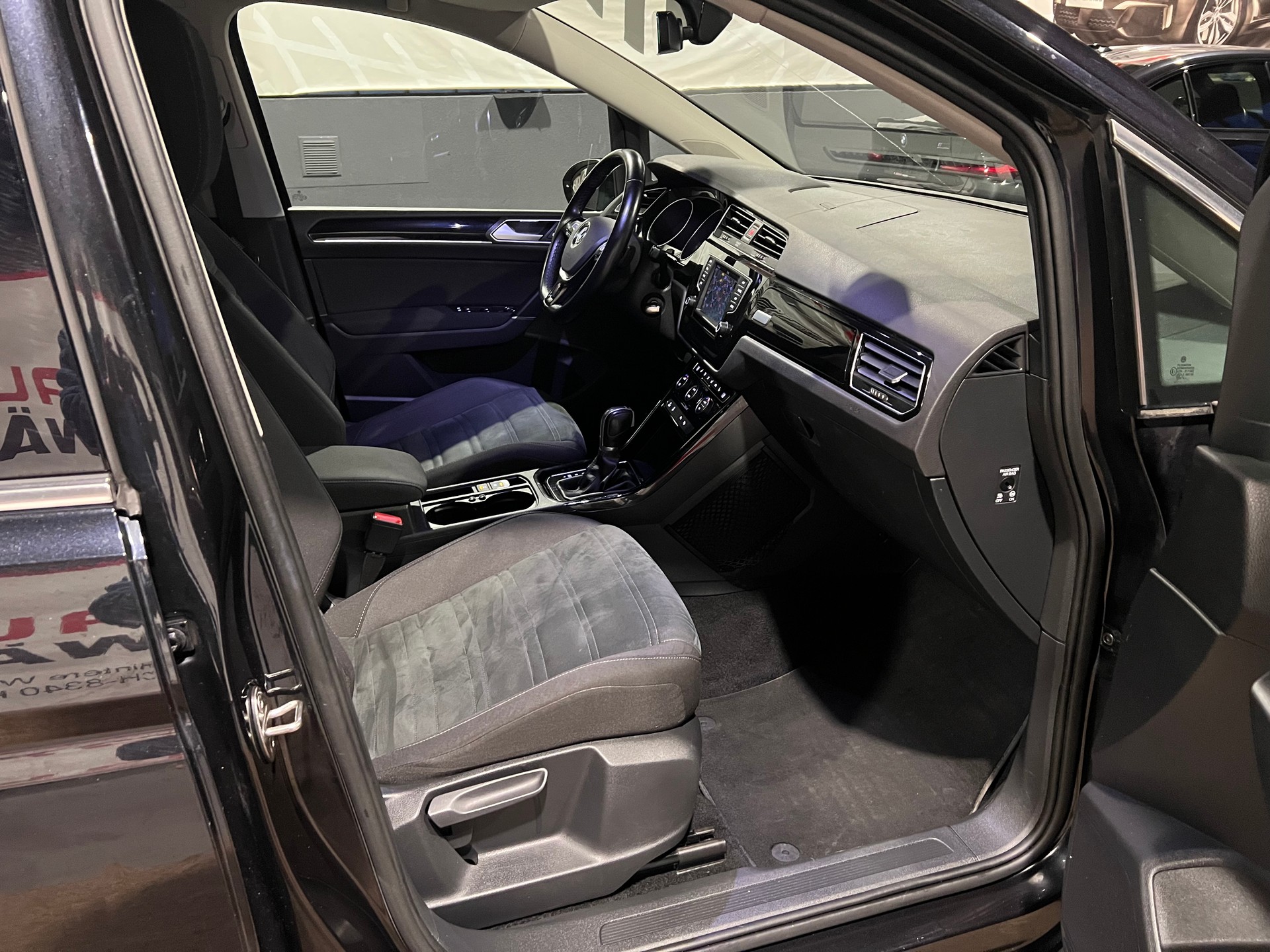 VW Touran 1.4 TSI BlueMotion Technology Highline DSG-image-12