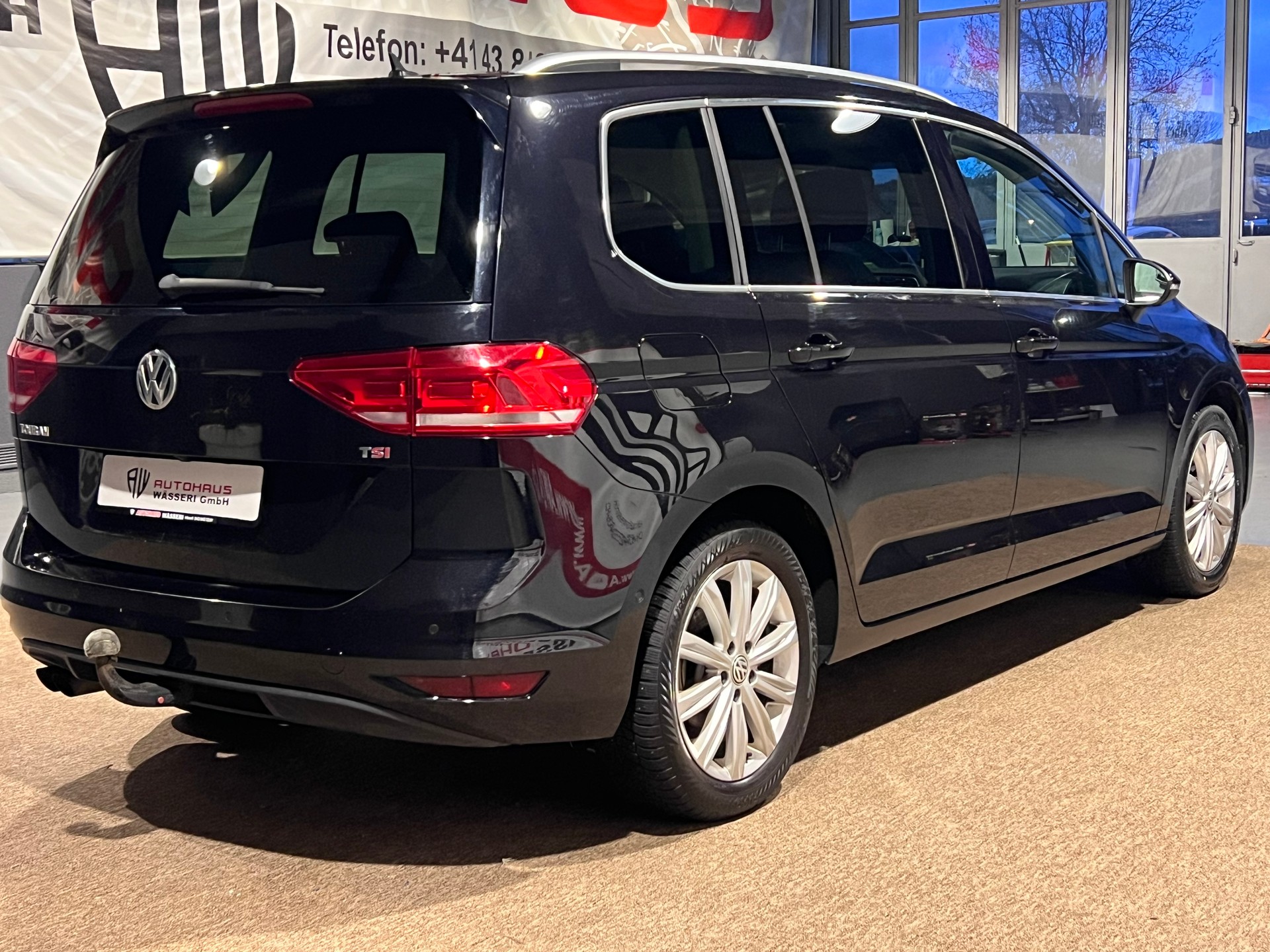 VW Touran 1.4 TSI BlueMotion Technology Highline DSG-image-2