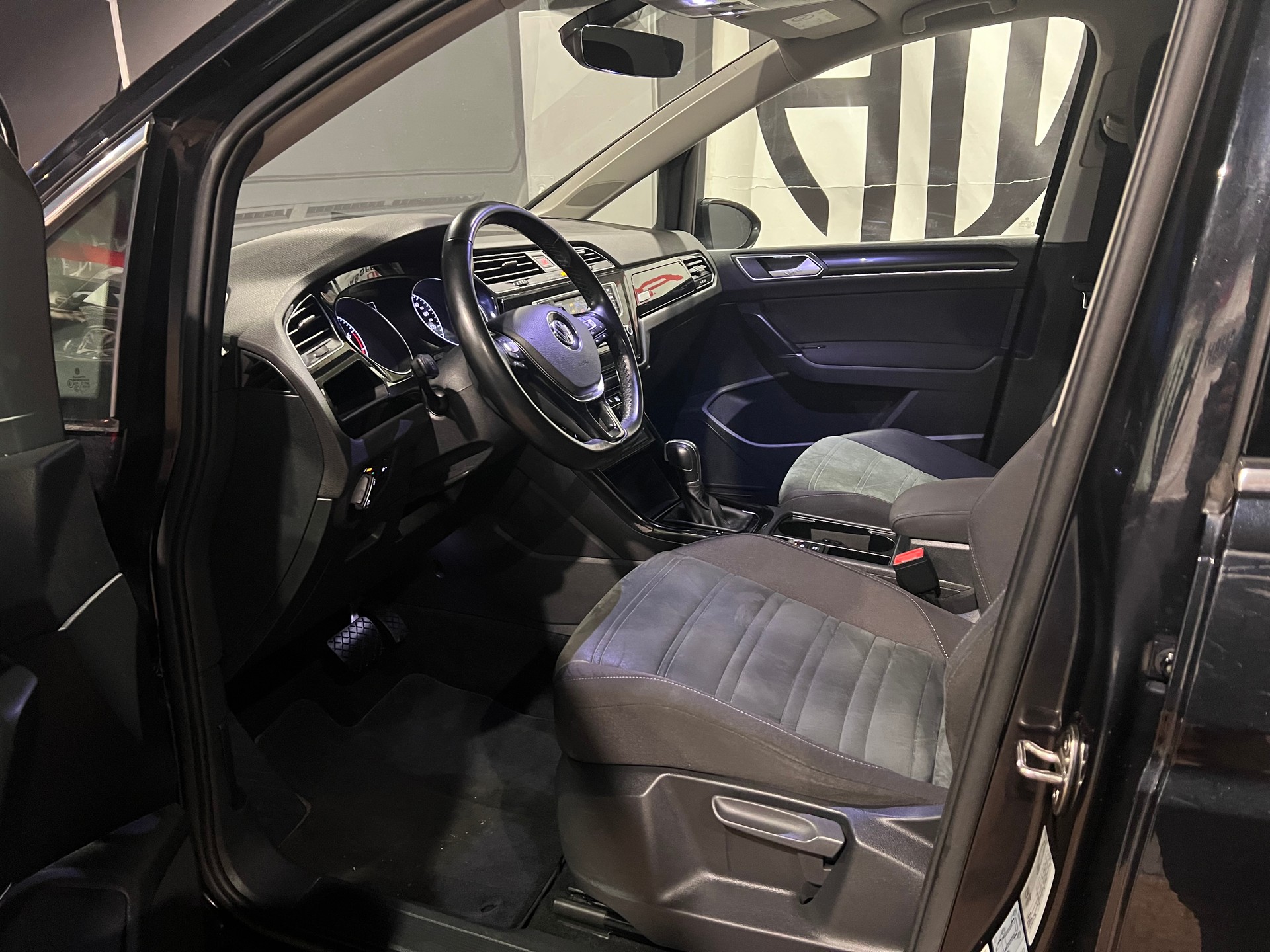VW Touran 1.4 TSI BlueMotion Technology Highline DSG-image-10