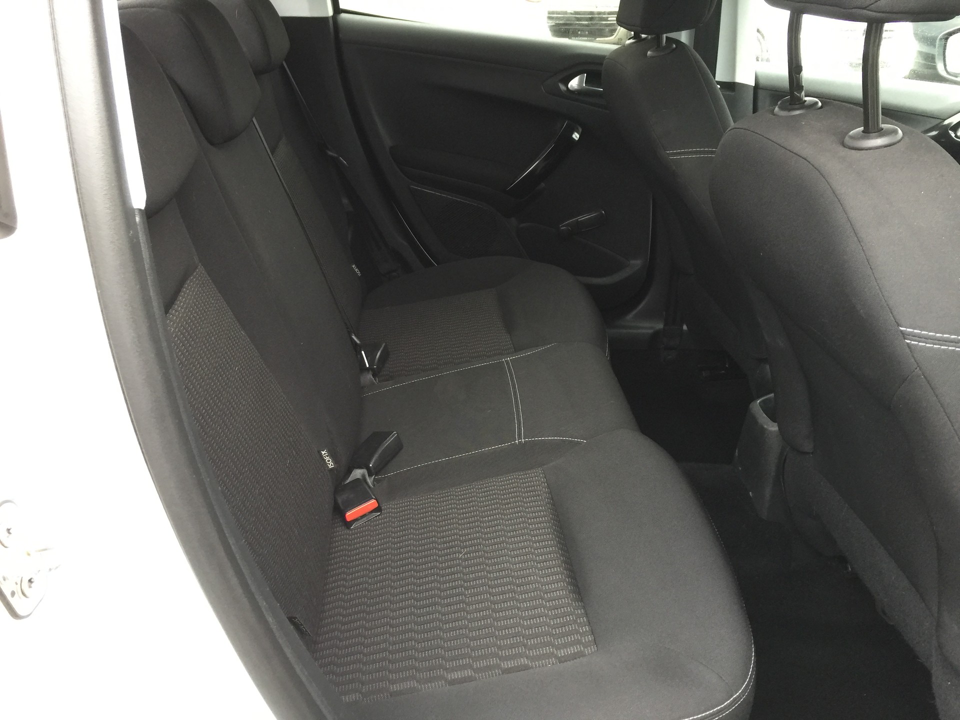 PEUGEOT 208 1.2 VTI Style-image-8