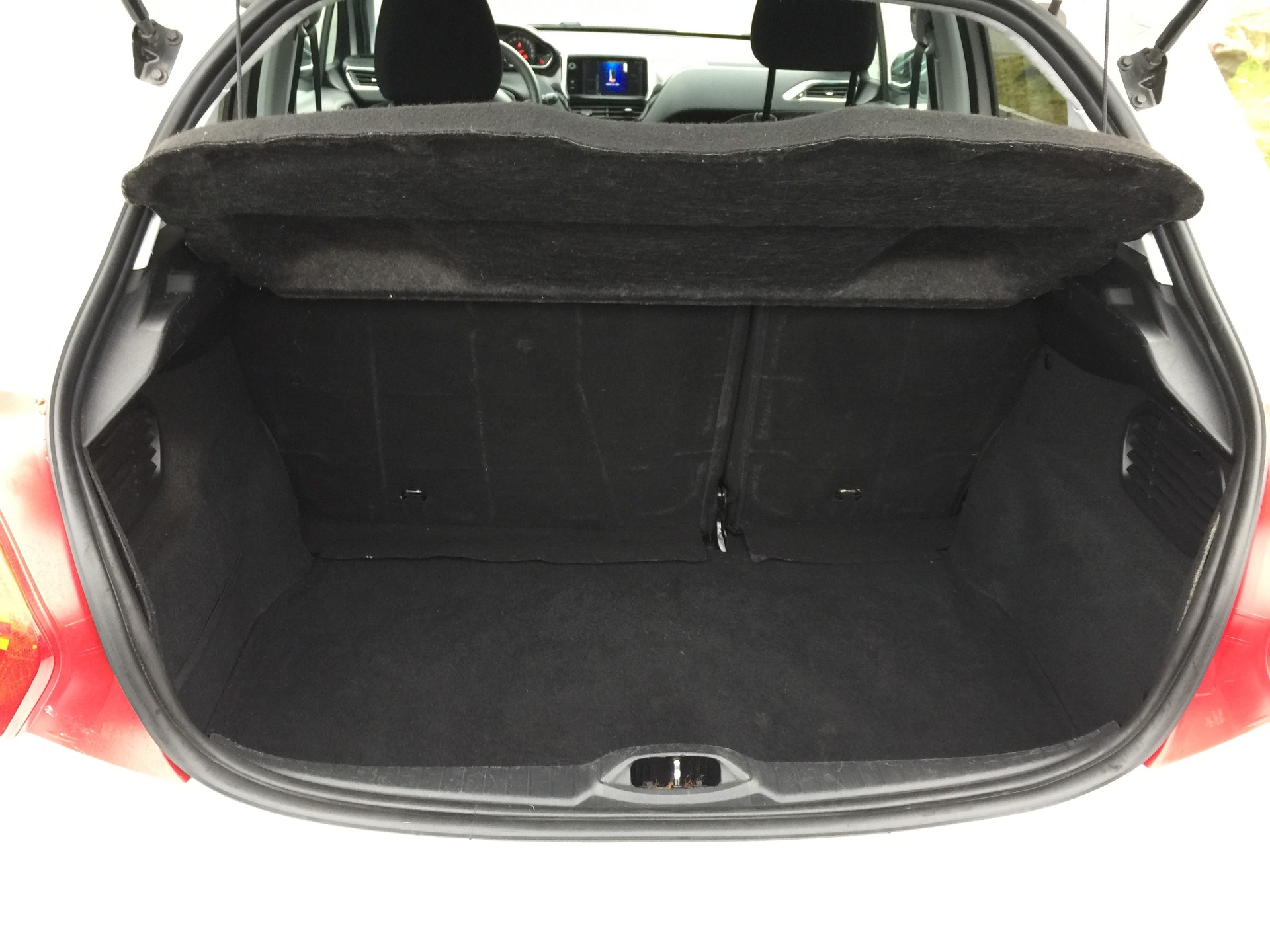 PEUGEOT 208 1.2 VTI Style-image-6
