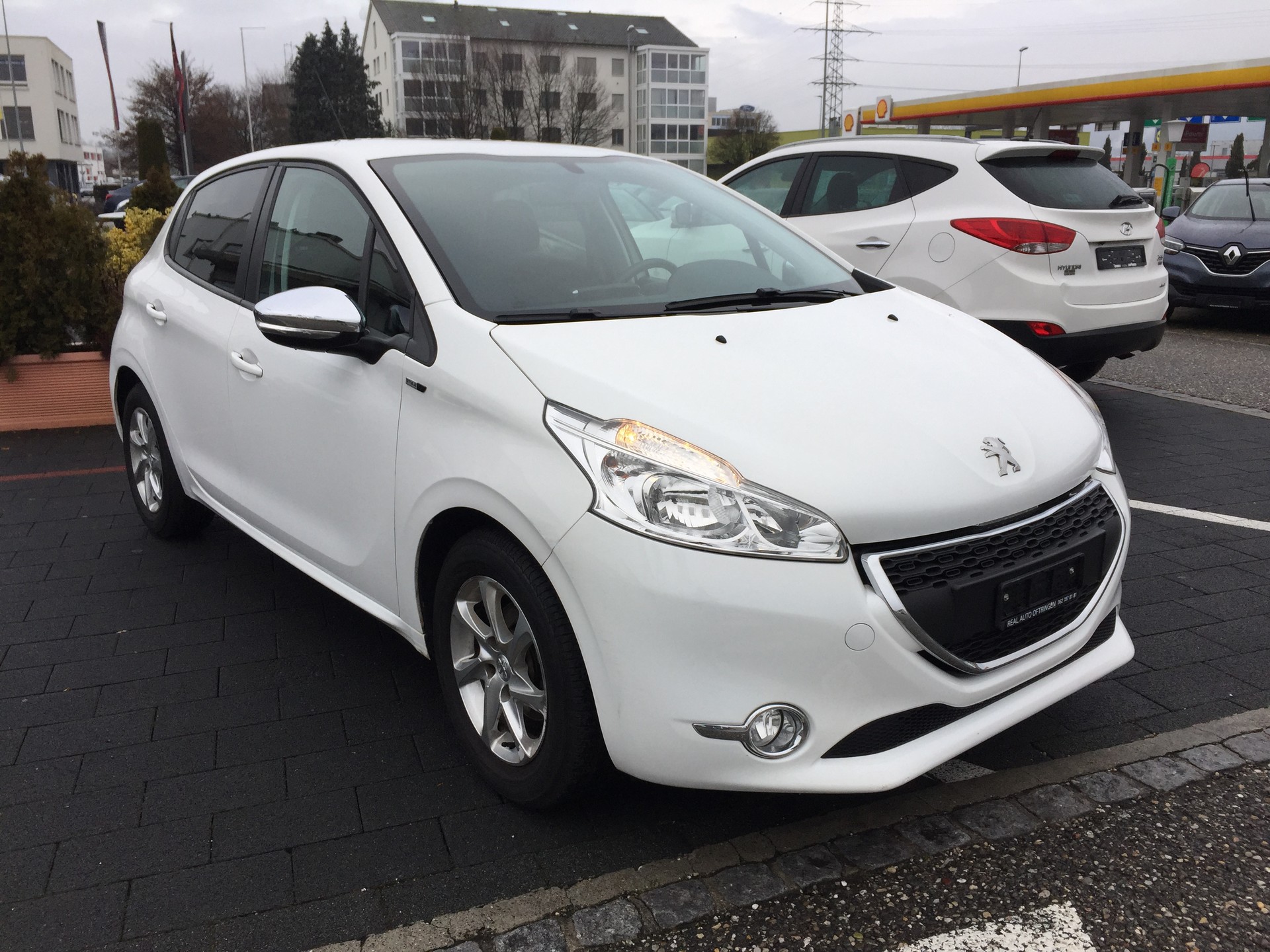 PEUGEOT 208 1.2 VTI Style-image-2