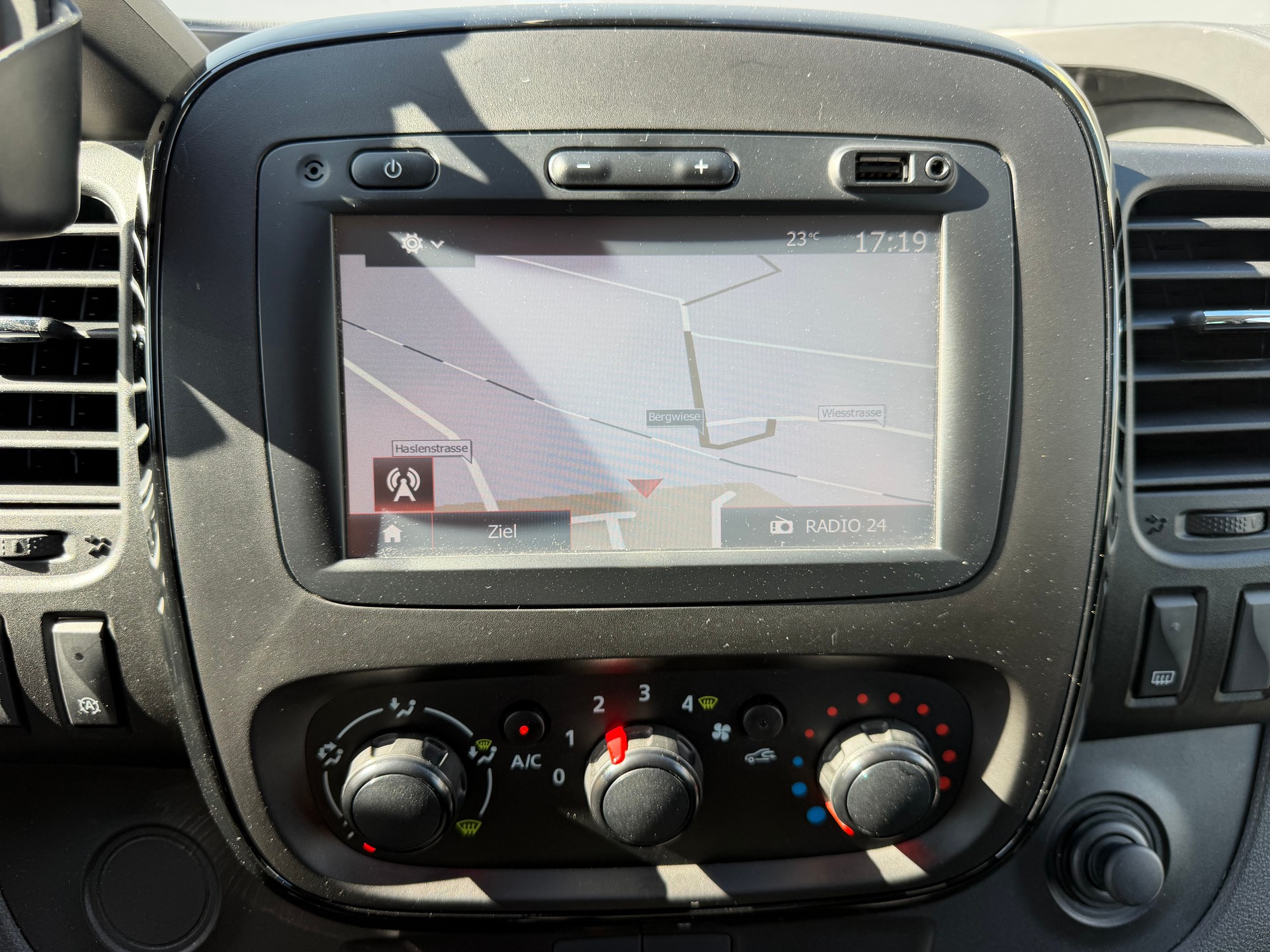 OPEL Vivaro 1.6CDTI Tourer 2.7t L2H1*TOP ZUSTAND*9-PLÄTZER*LANGER RADSTAND L2*AHK*-image-11