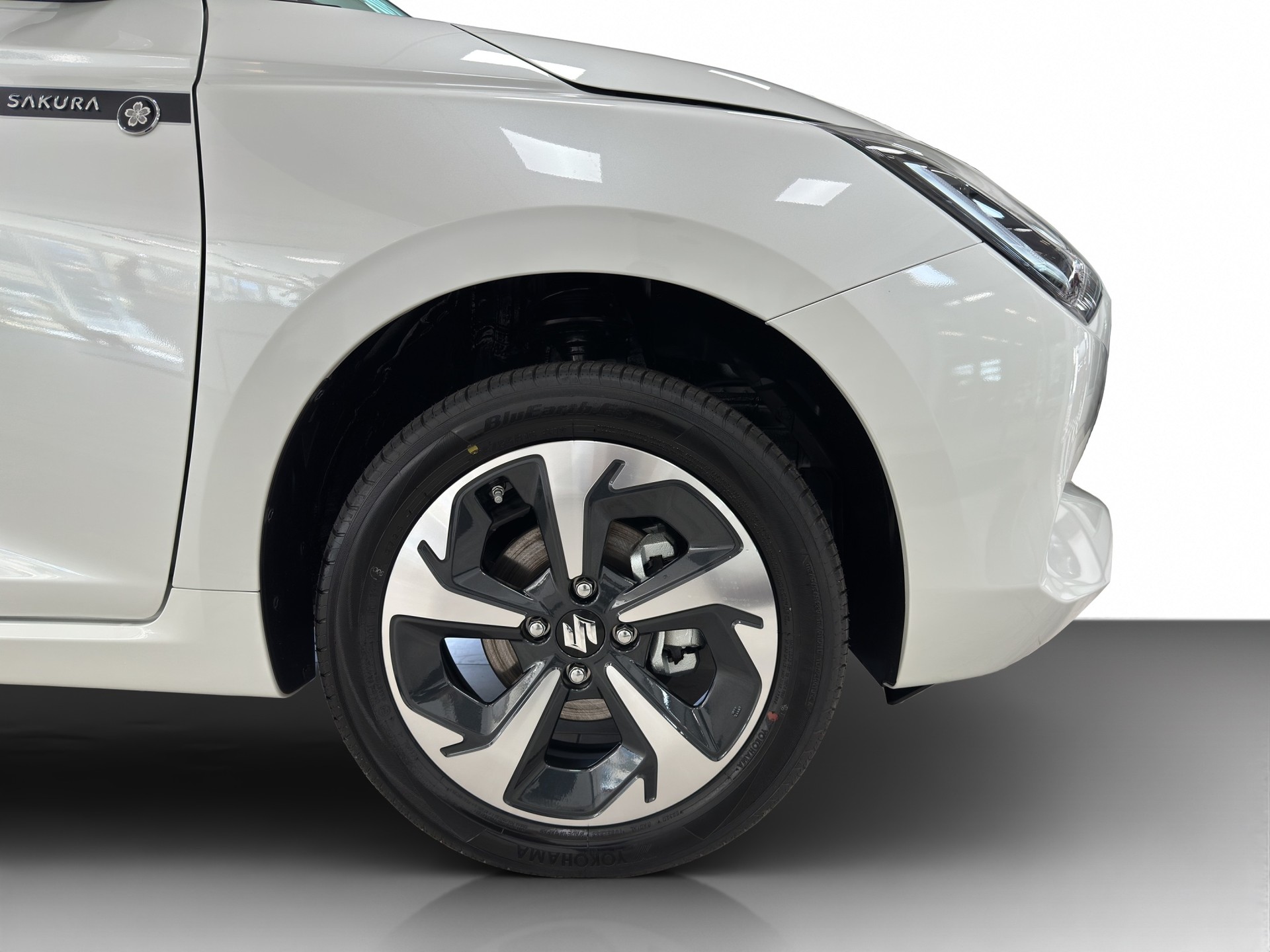 SUZUKI Swift 1.2 Sakura Top Hybrid 4x4-image-5