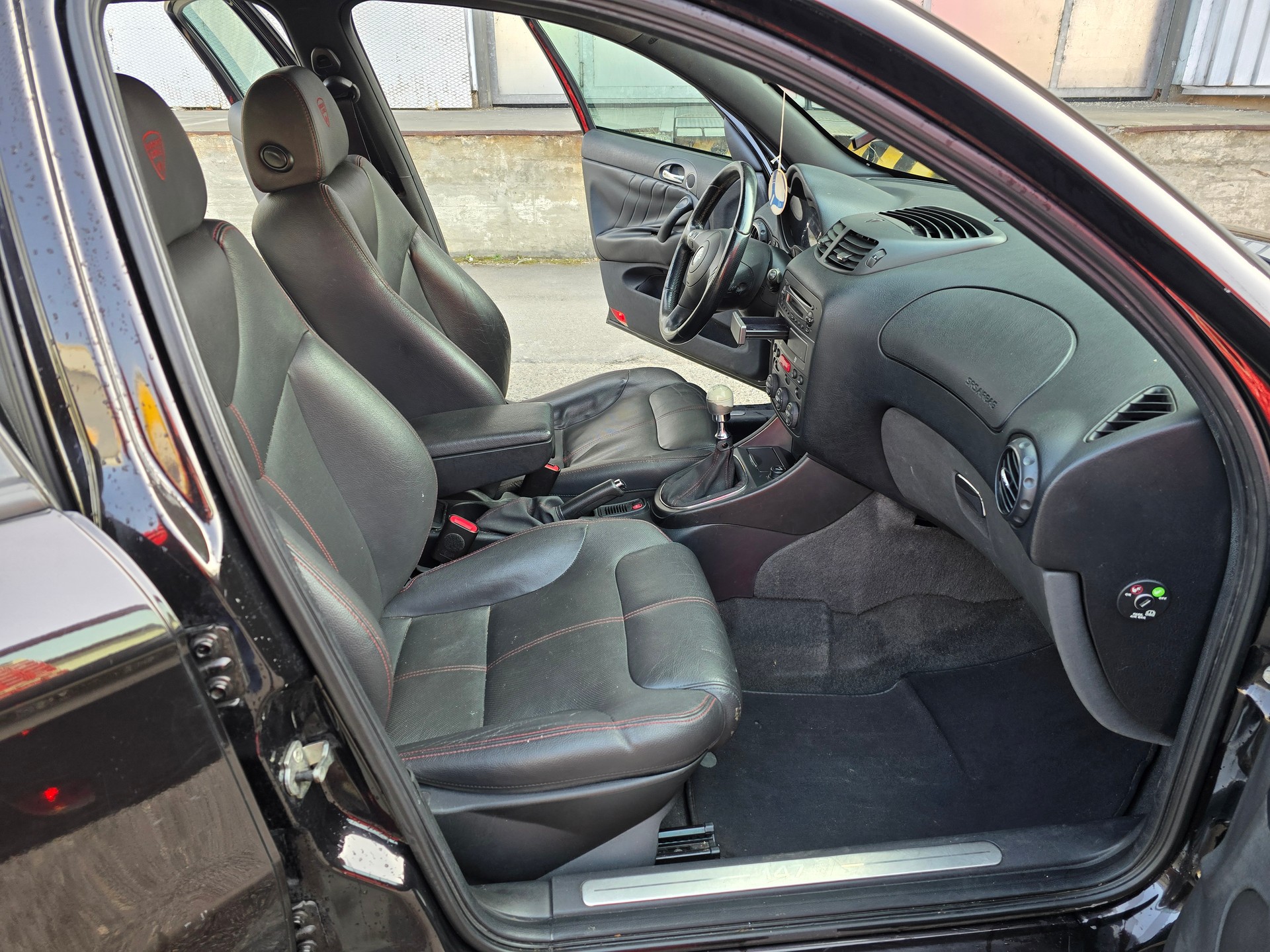 ALFA ROMEO 147 1.9 16V JTD Ducati Corse-image-14