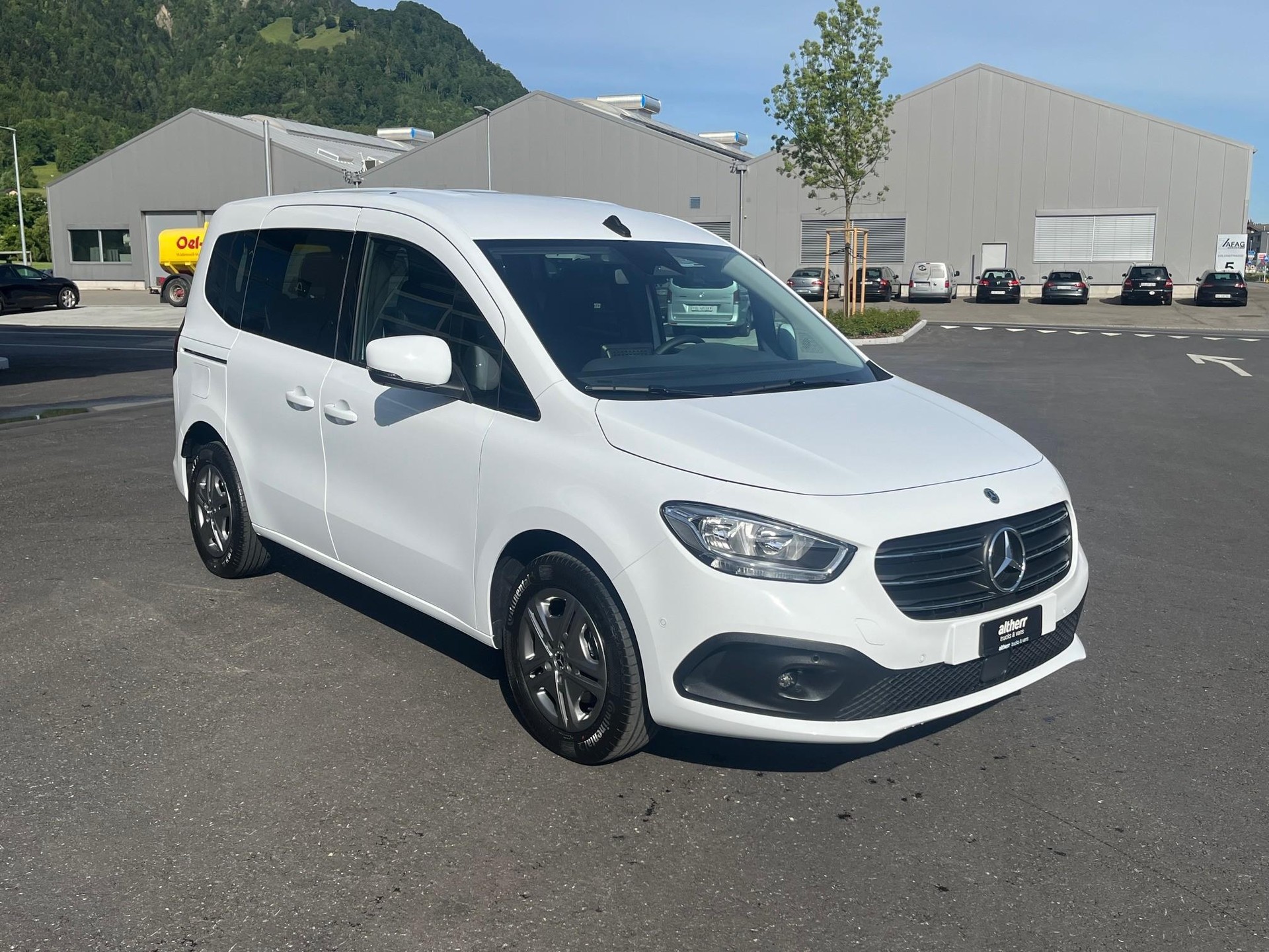 MERCEDES-BENZ 180 d Style Van S-image-1