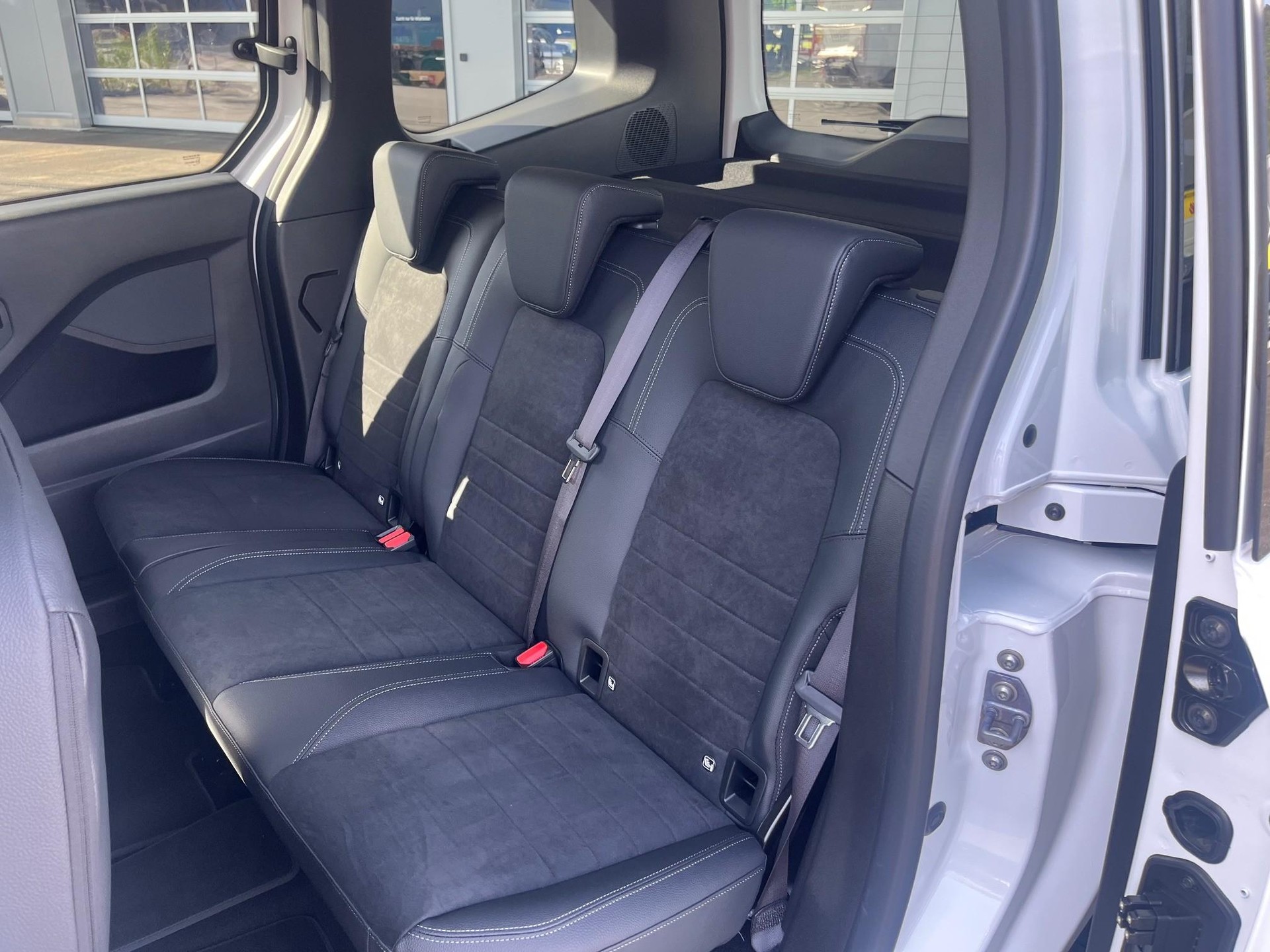 MERCEDES-BENZ 180 d Style Van S-image-16