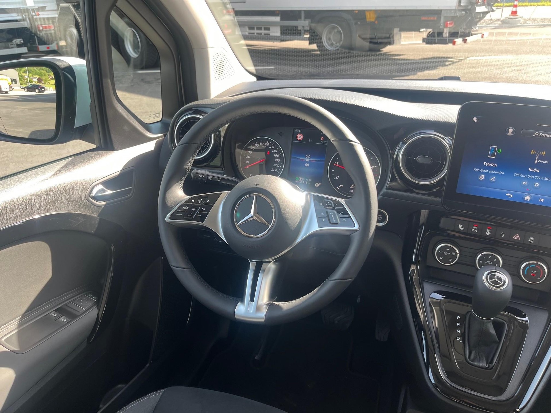 MERCEDES-BENZ 180 d Style Van S-image-9