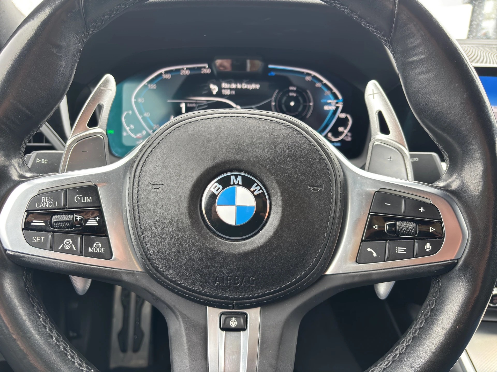 BMW 330e xDrive M Sport Steptronic-image-7