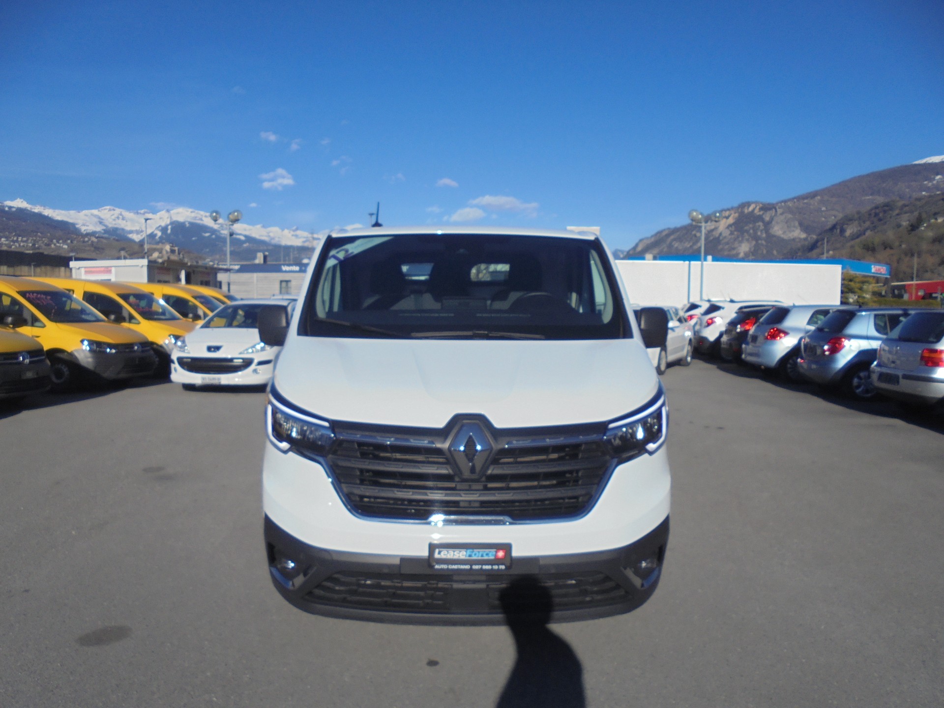 RENAULT Trafic 2.0 Blue dCi 130 Business L1H1 EN-image-1