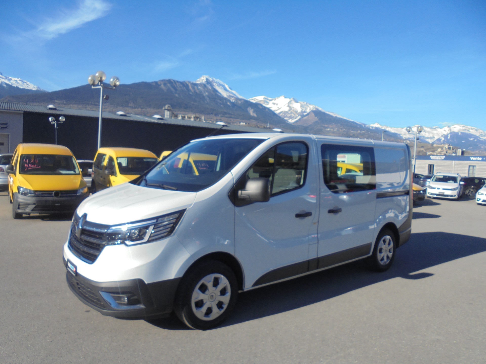 RENAULT Trafic 2.0 Blue dCi 130 Business L1H1 EN