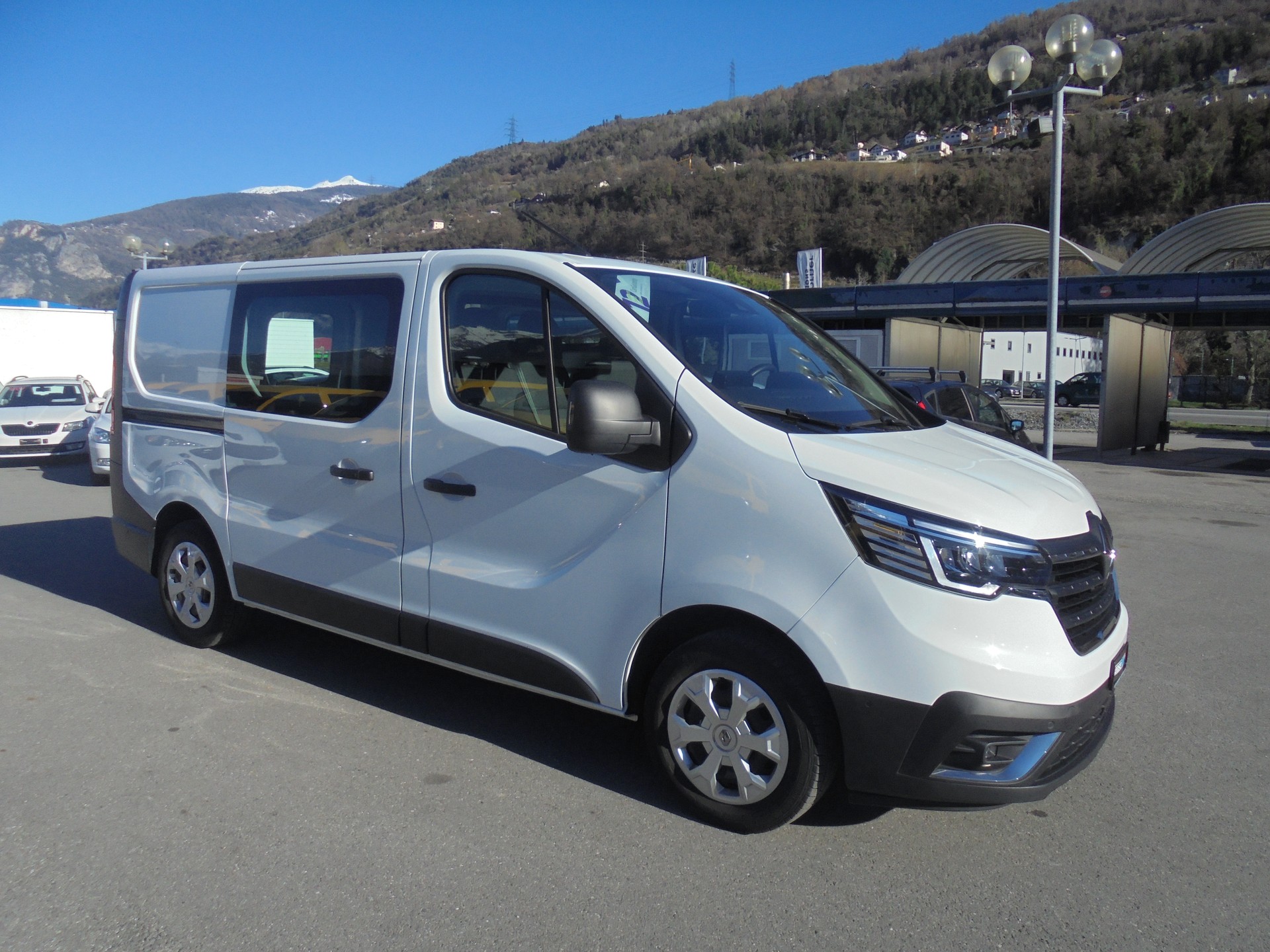RENAULT Trafic 2.0 Blue dCi 130 Business L1H1 EN-image-2